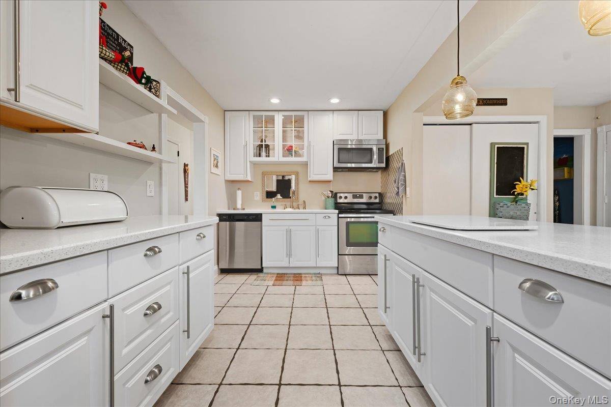 #10 photo, 233 S Alleghany Avenue, Lindenhurst , NY 11757