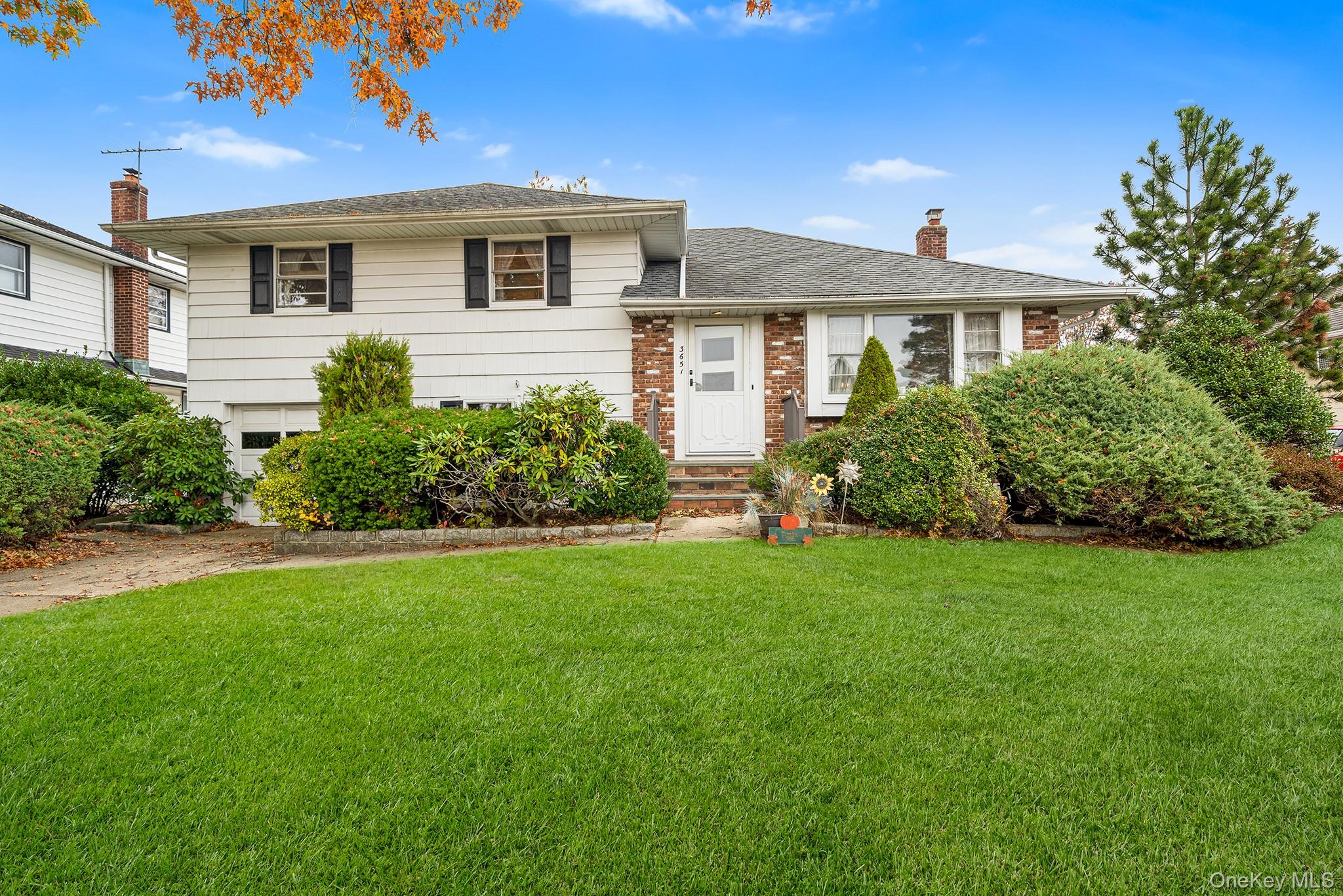 #1 photo, 3651 Woodbridge Lane, Wantagh , NY 11793