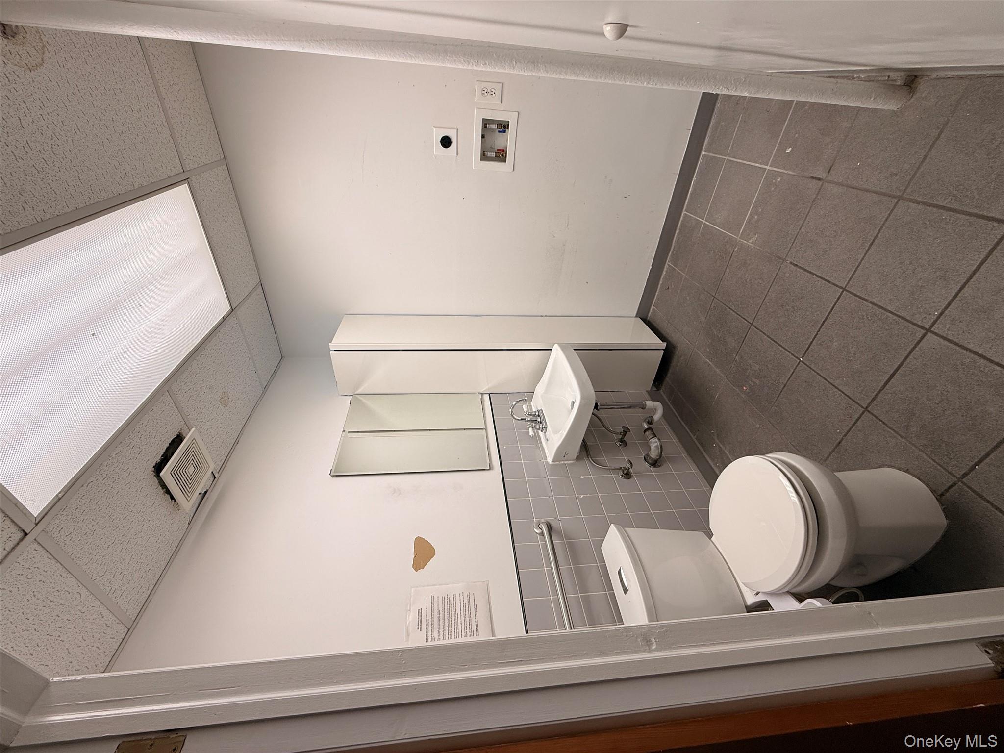 #8 photo, 8620 Jamaica Avenue, Woodhaven , NY 11421