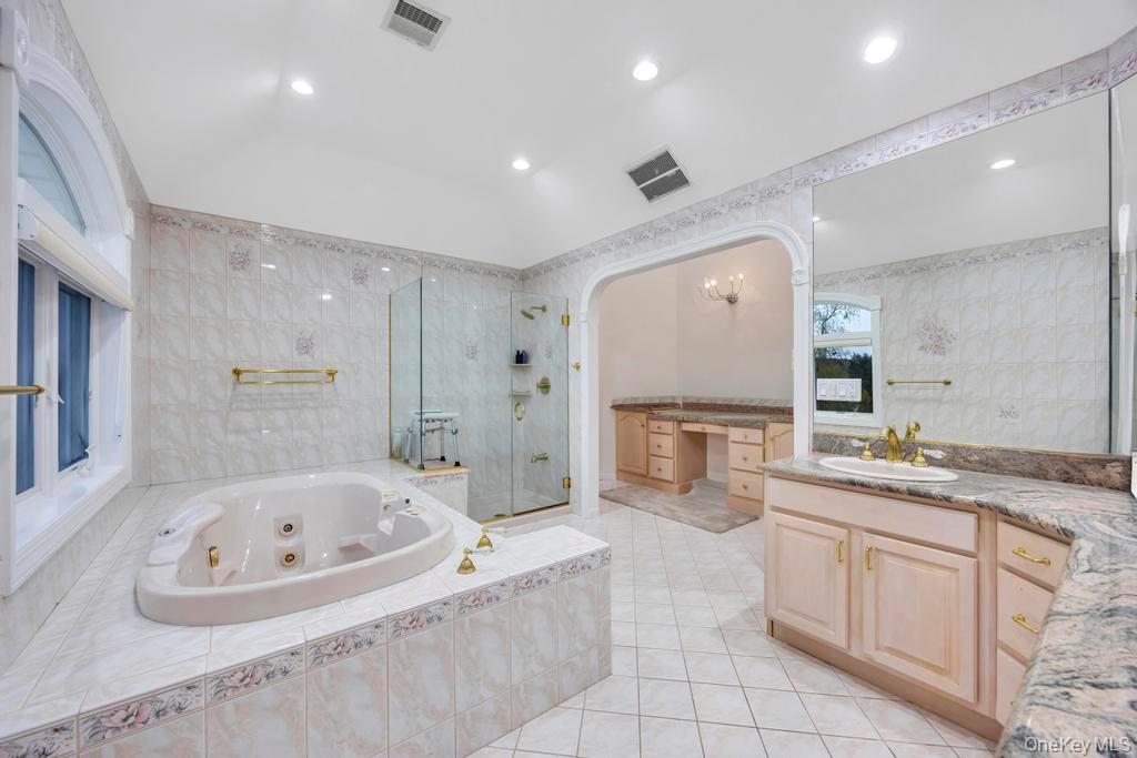 #16 photo, 2 Old Bridge Court, Melville , NY 11747