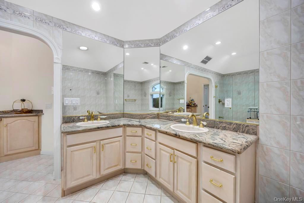 #17 photo, 2 Old Bridge Court, Melville , NY 11747