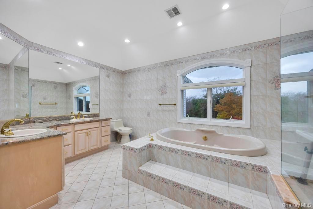 #18 photo, 2 Old Bridge Court, Melville , NY 11747