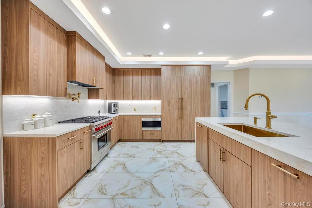 #8 photo, 2 Old Bridge Court, Melville , NY 11747