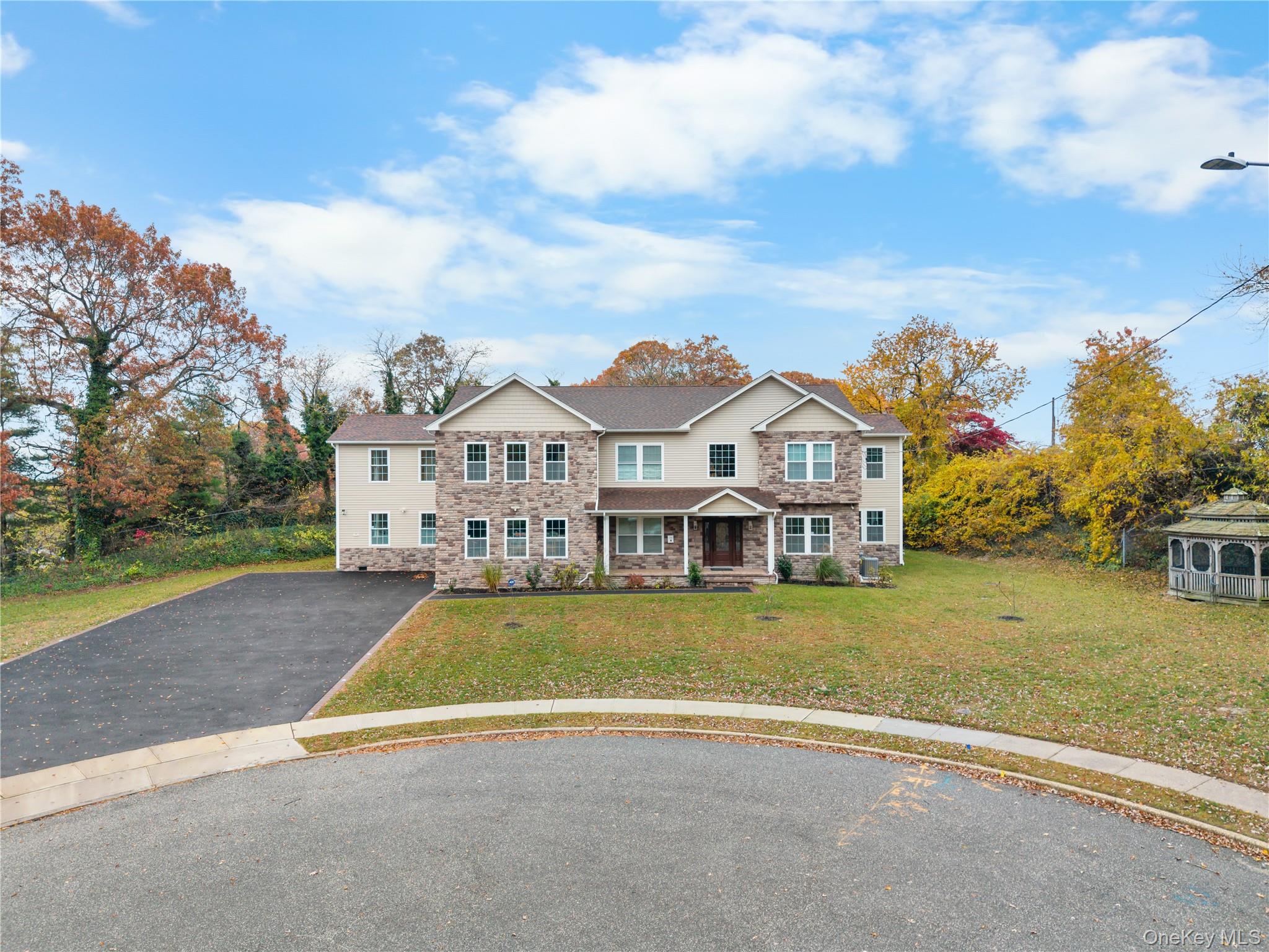 #1 photo, 4 Coventry Court, Wheatley Heights , NY 11798