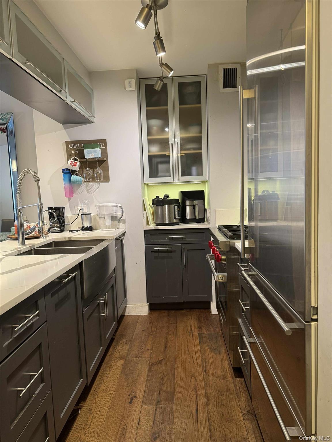 #19 photo, 275 W 96th Street, New York (Manhattan) , NY 10025