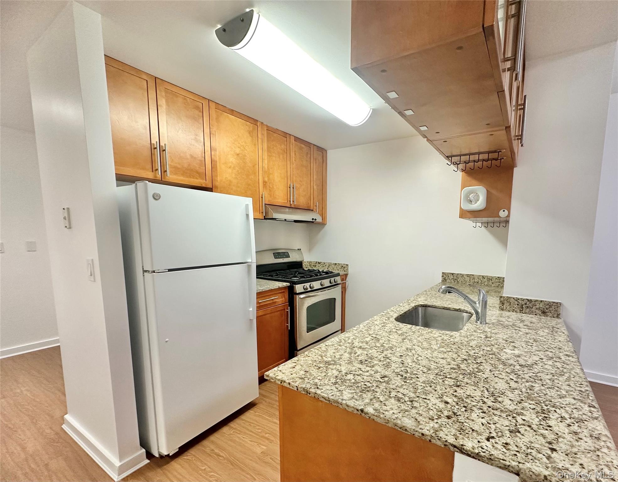 #4 photo, 40-26 College Point Blvd, Flushing , NY 11354