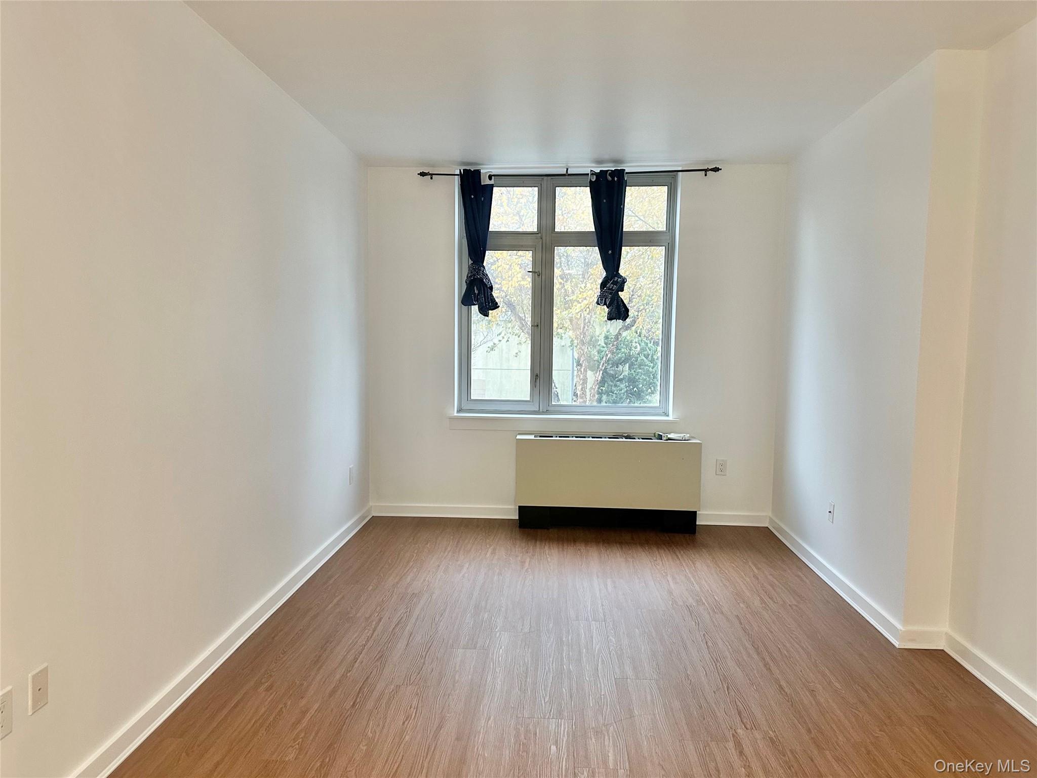 #5 photo, 40-26 College Point Blvd, Flushing , NY 11354