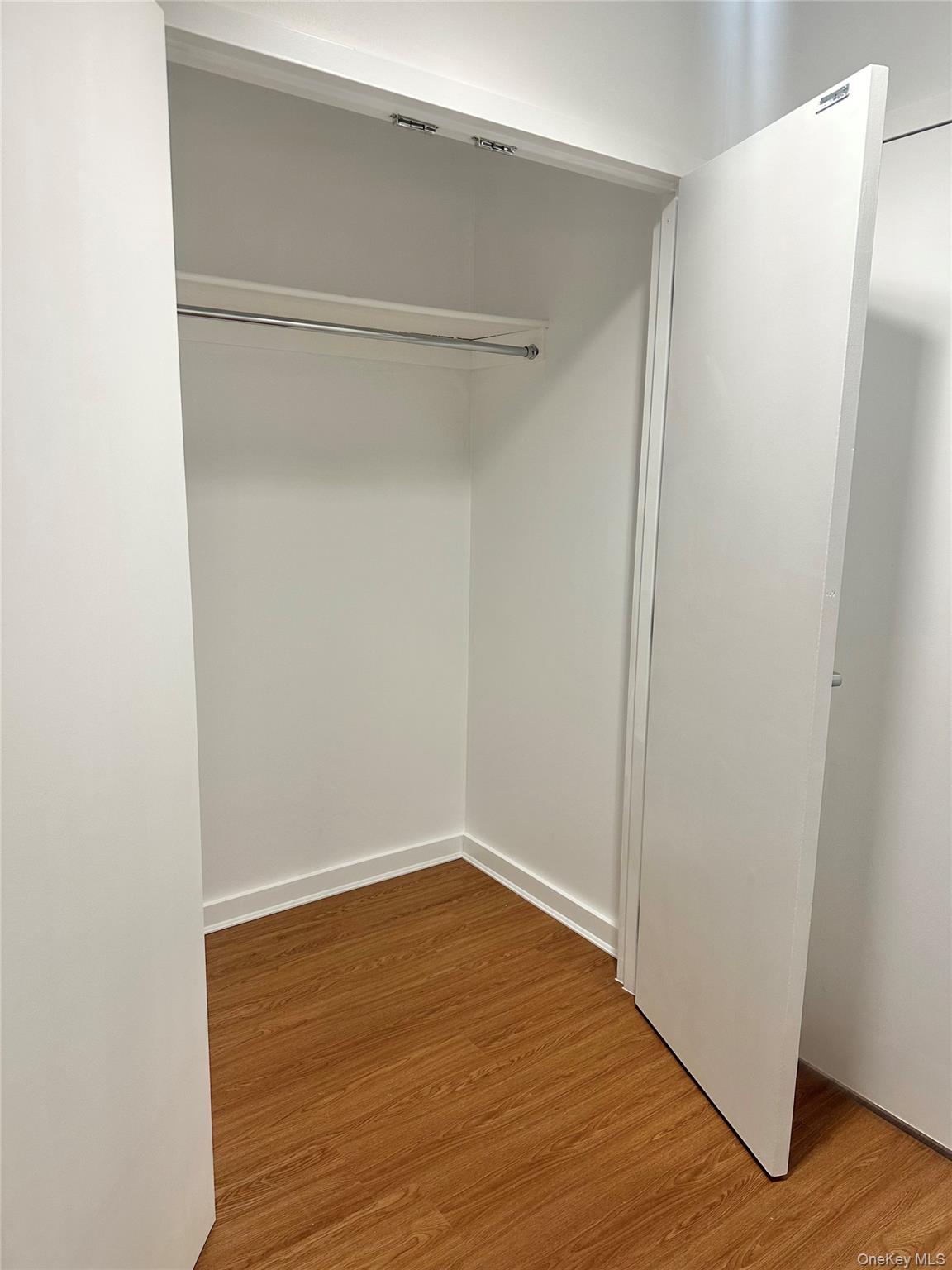 #7 photo, 40-26 College Point Blvd, Flushing , NY 11354