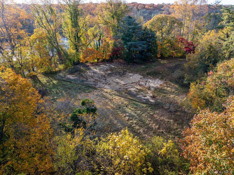 #18 photo, 81 Old Broadway Avenue, Sayville , NY 11782