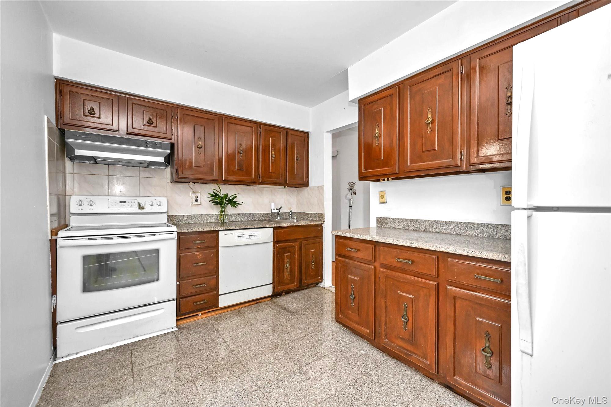 #5 photo, 210-18 23 Avenue, Bayside , NY 11360