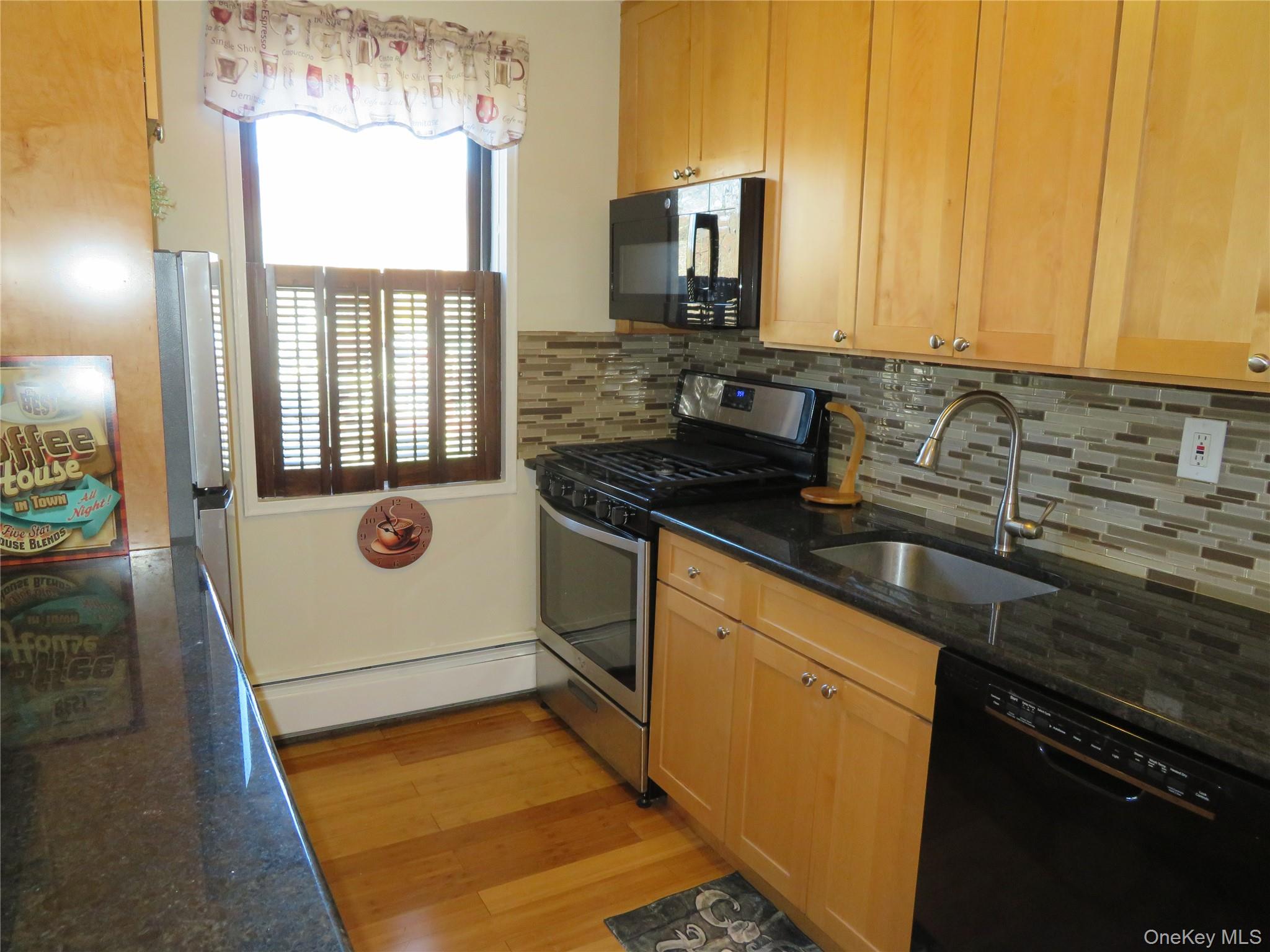 #8 photo, 5 Oakdale Manor, Suffern , NY 10901