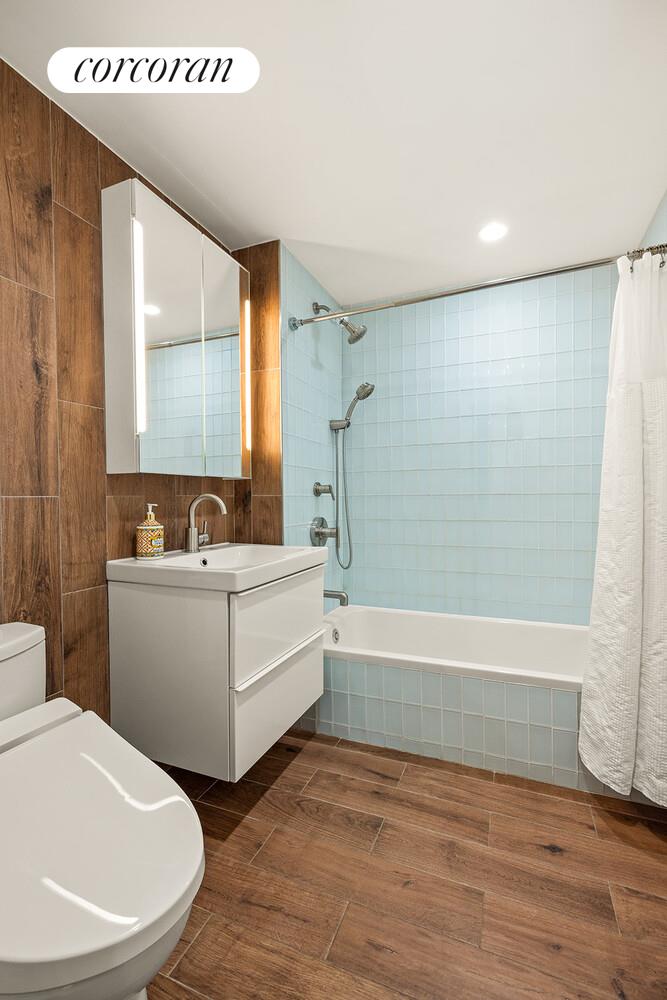 #6 photo, 143 MESEROLE Street, Williamsburg,South , NY 11206