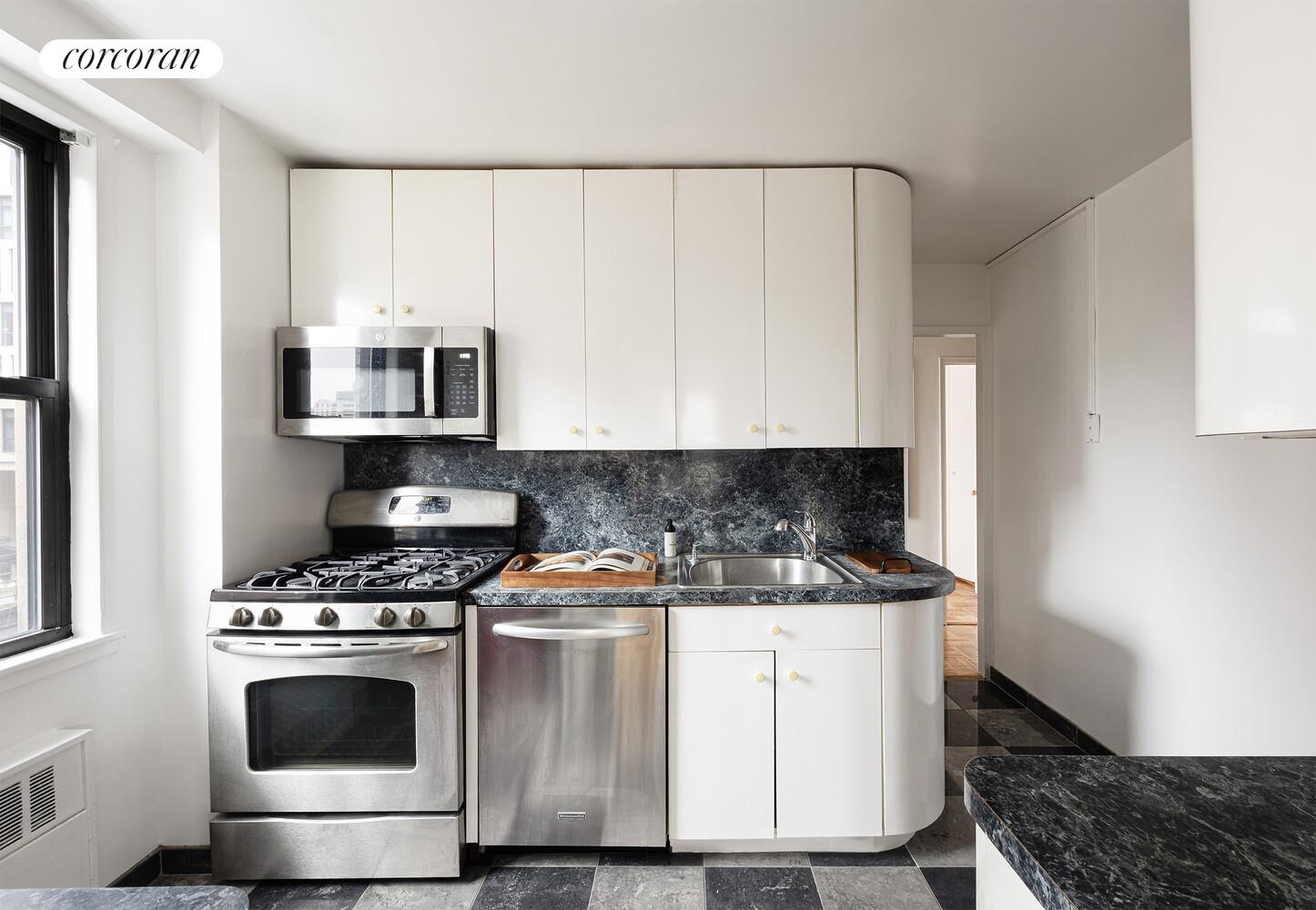 #7 photo, 201 E 21ST Street, Gramercy Park , NY 10010