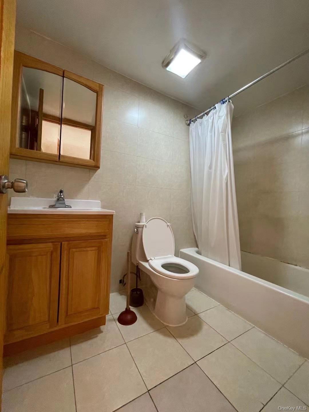 #5 photo, 50-46 69th Place, Woodside , NY 11377