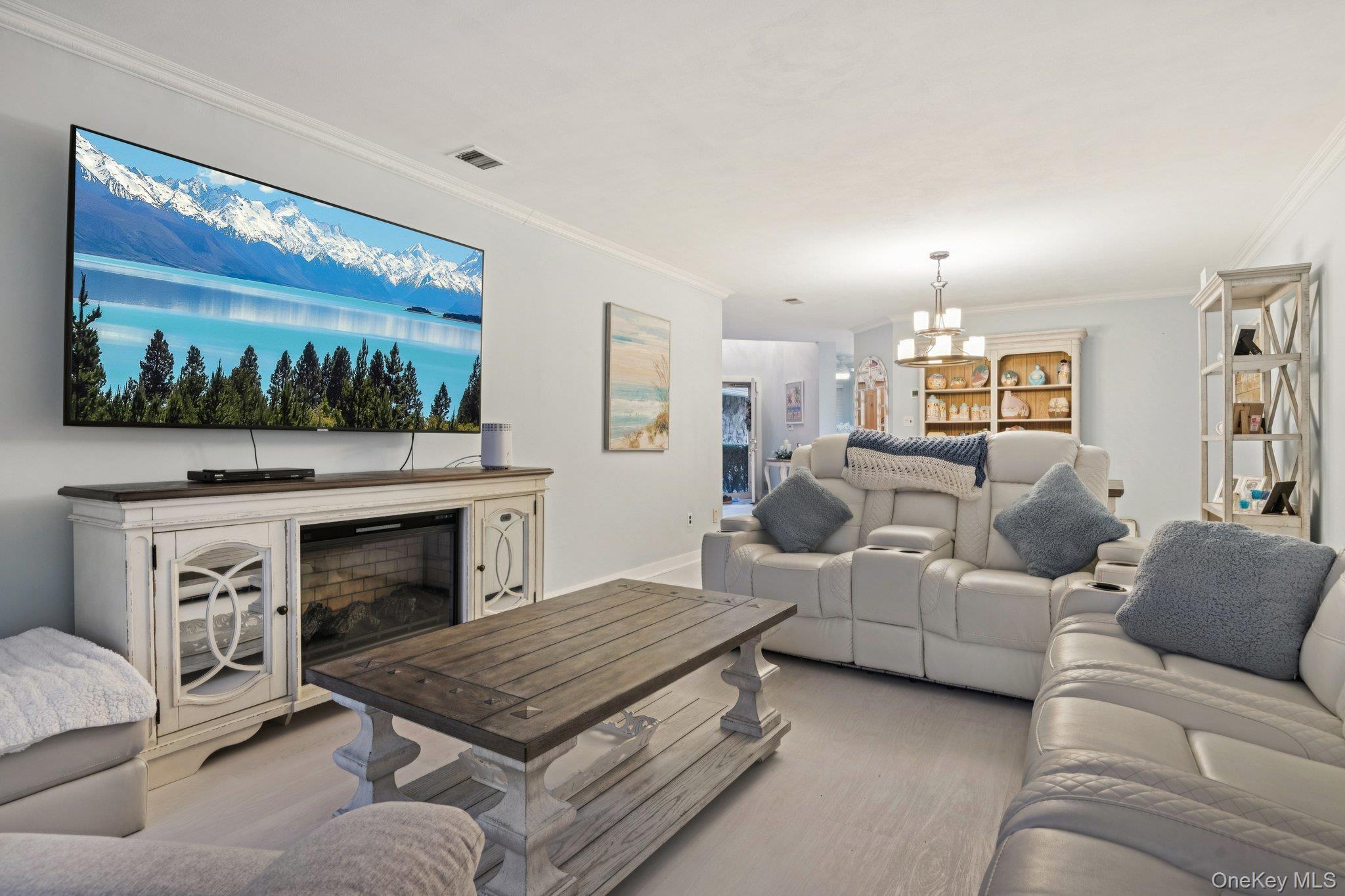 #5 photo, 16 Hampshire Court, サフォーク郡 Holbrook , NY 11741