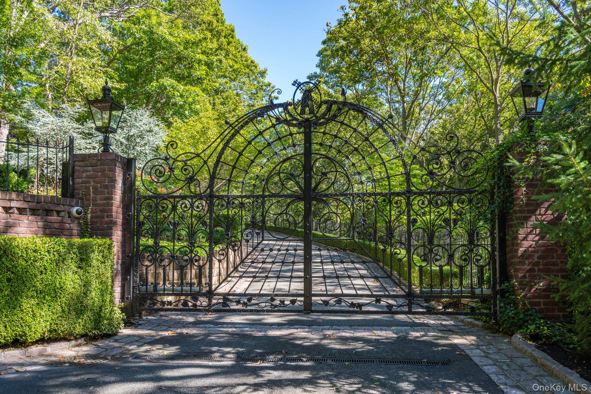 #2 photo, 18 Gwynne Road, Melville , NY 11747