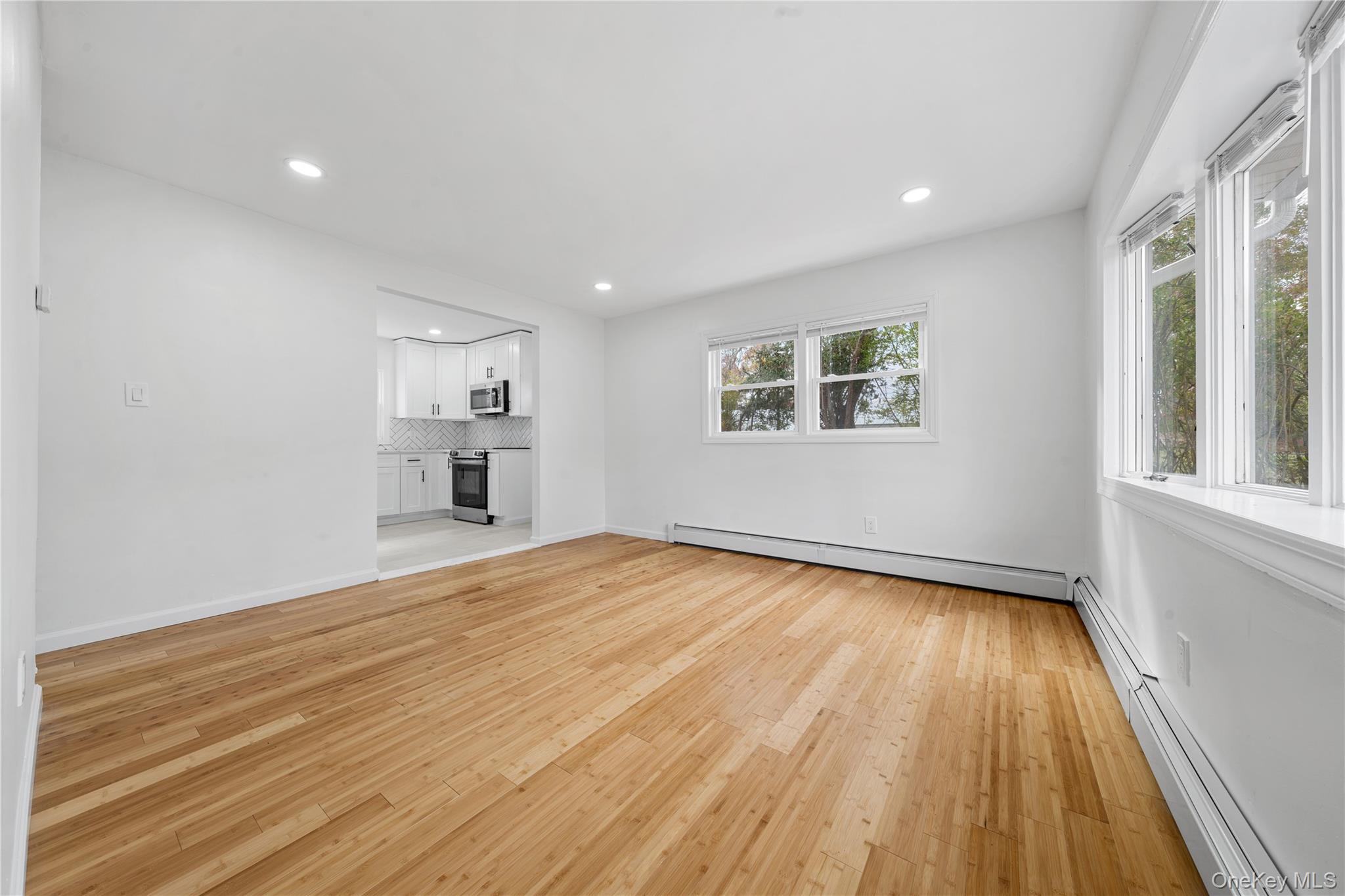 #5 photo, 78 Carr Ln, サフォーク郡 Coram , NY 11727