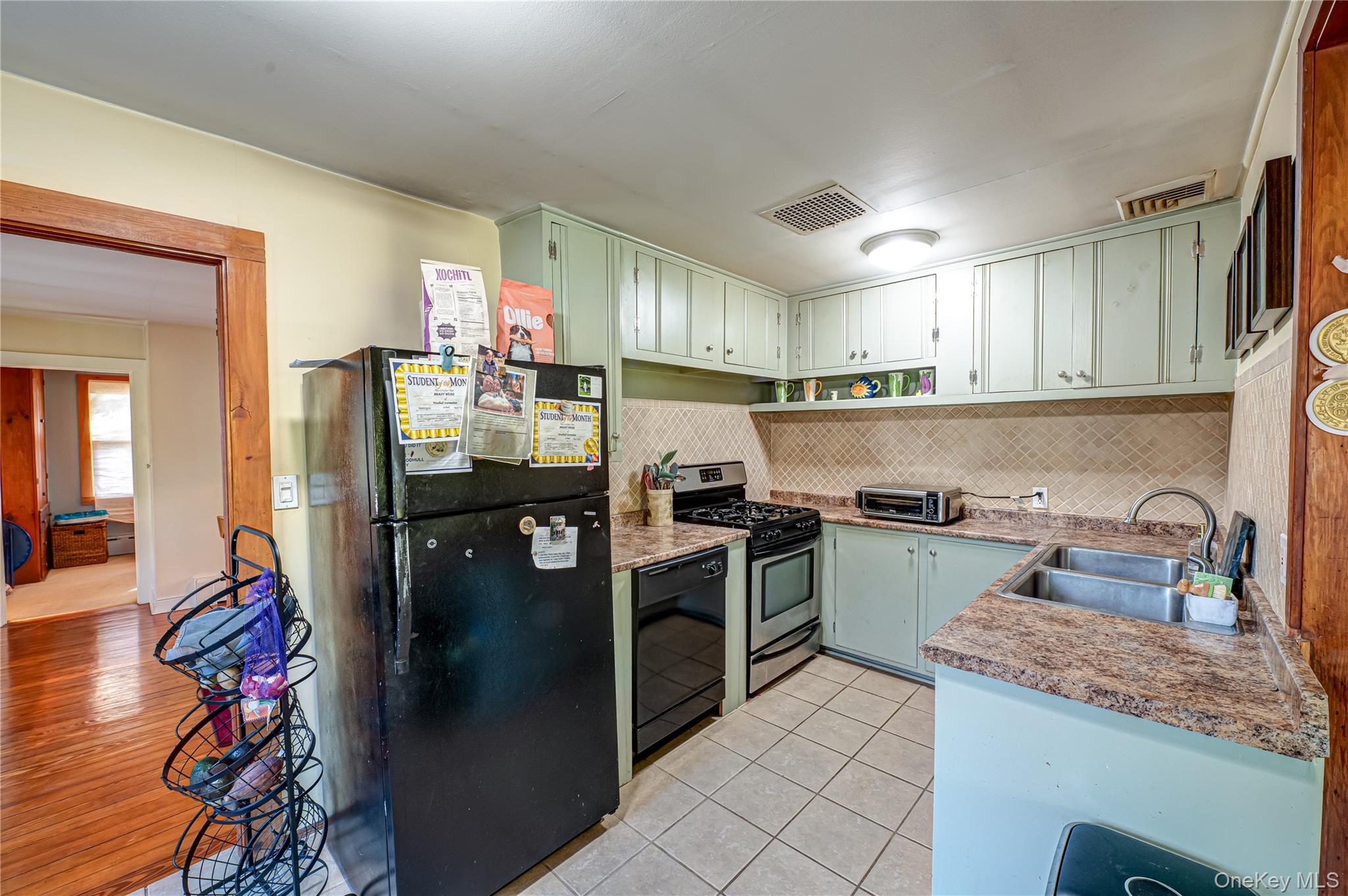 #8 photo, 37 Bay Avenue, Huntington , NY 11743