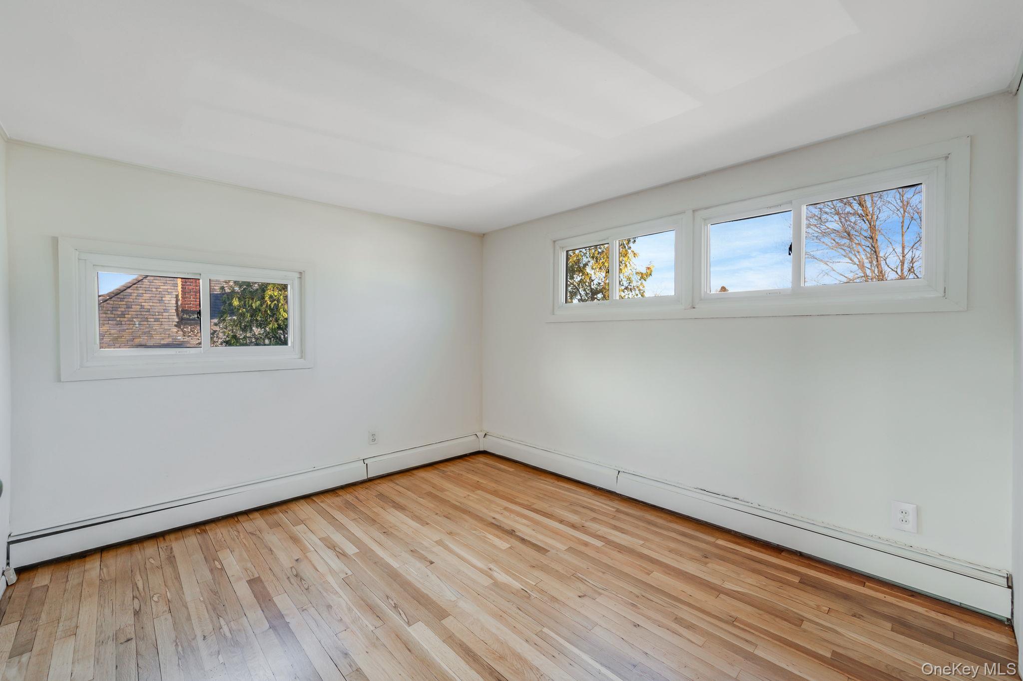 #13 photo, 231 Blacksmith Road, Levittown , NY 11756