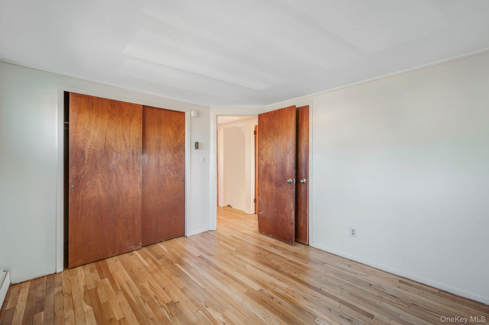 #14 photo, 231 Blacksmith Road, Levittown , NY 11756