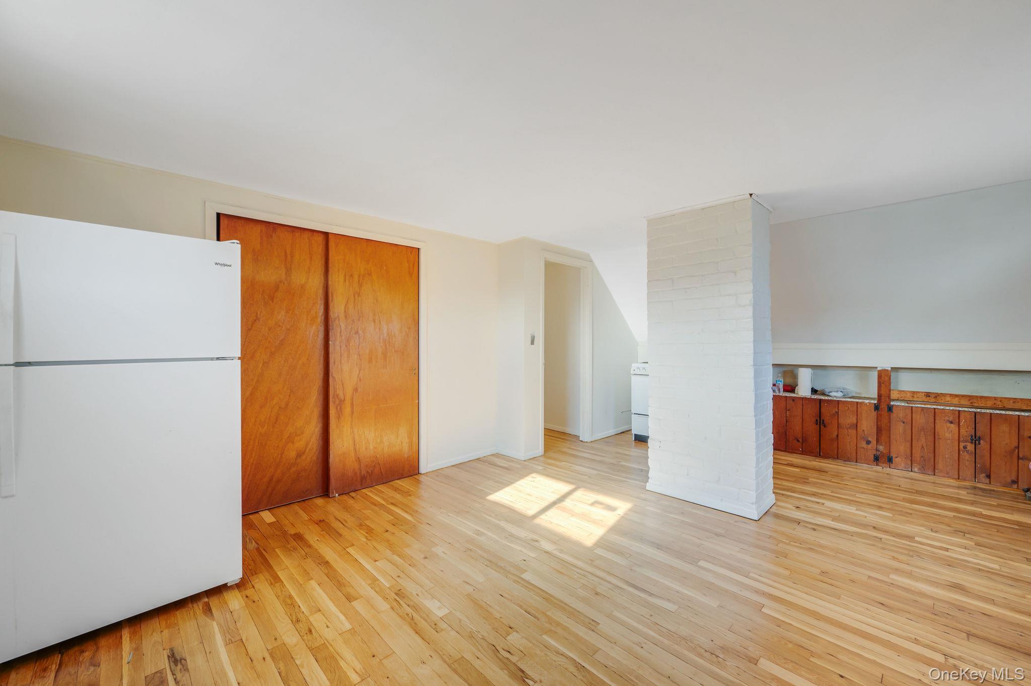 #16 photo, 231 Blacksmith Road, Levittown , NY 11756