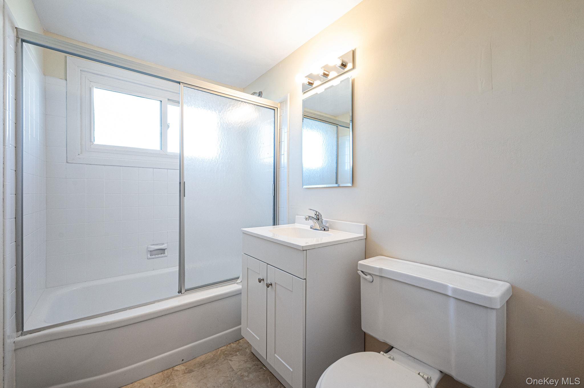 #17 photo, 231 Blacksmith Road, Levittown , NY 11756