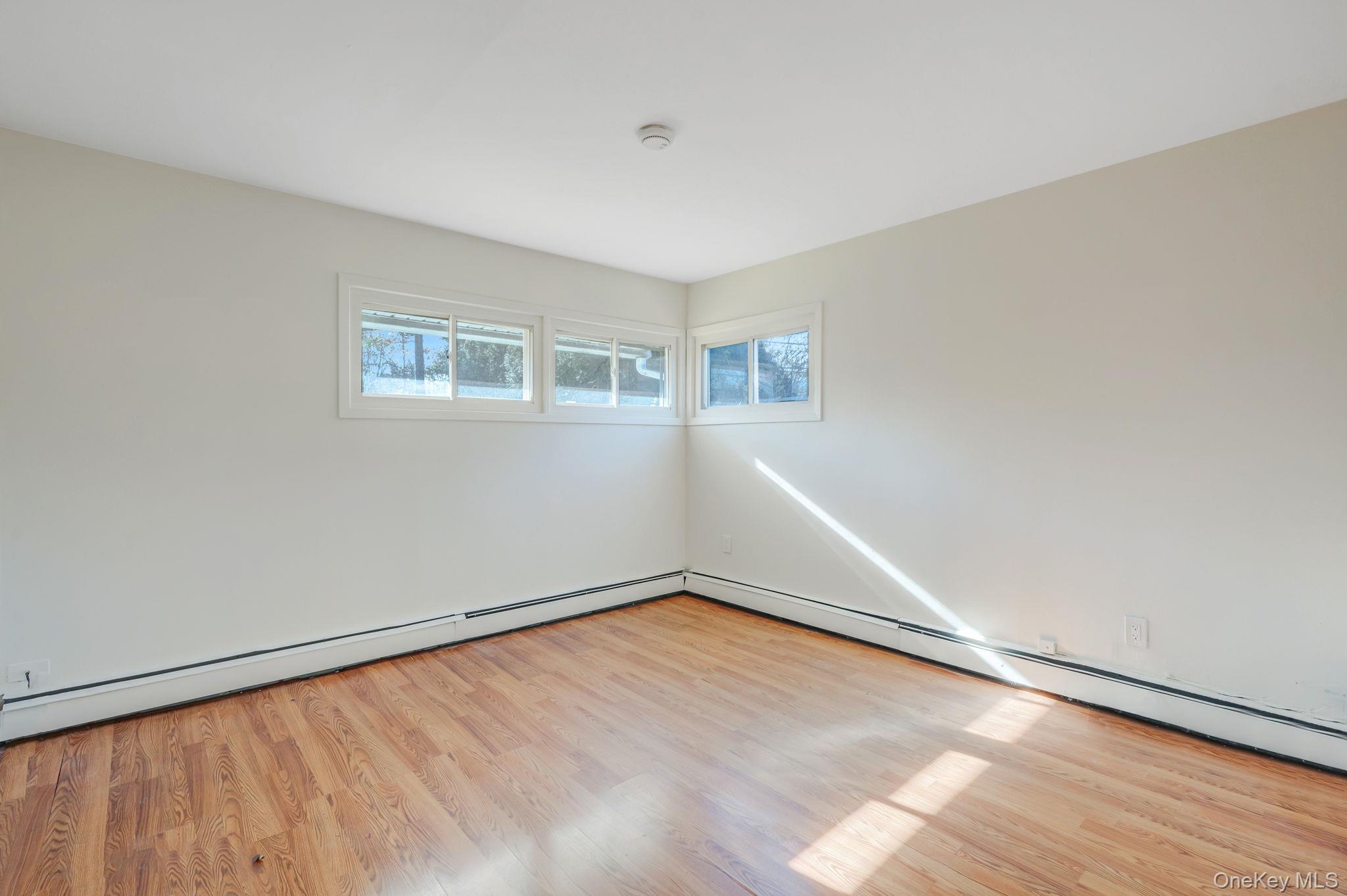 #18 photo, 231 Blacksmith Road, Levittown , NY 11756