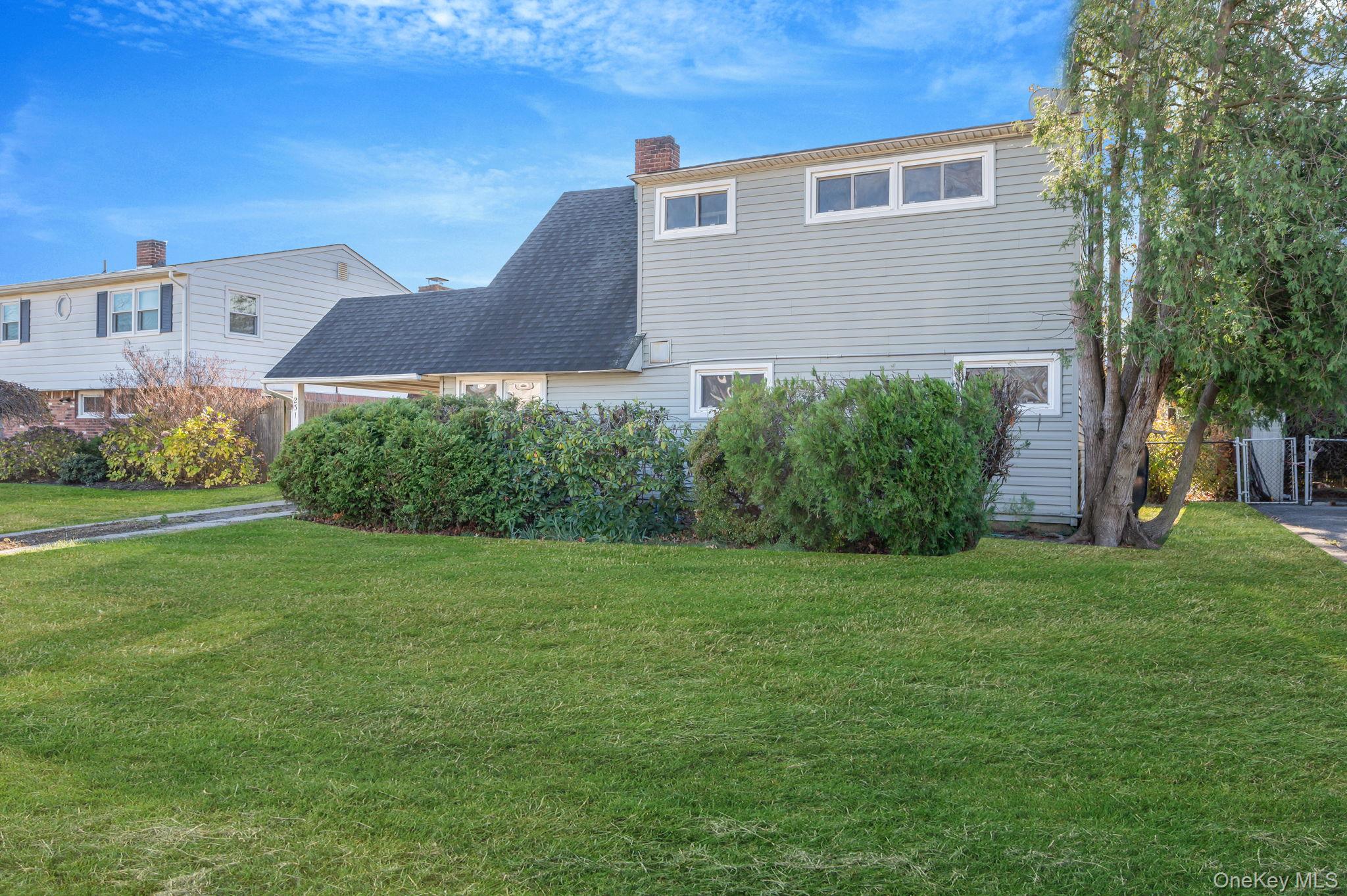 #3 photo, 231 Blacksmith Road, Levittown , NY 11756