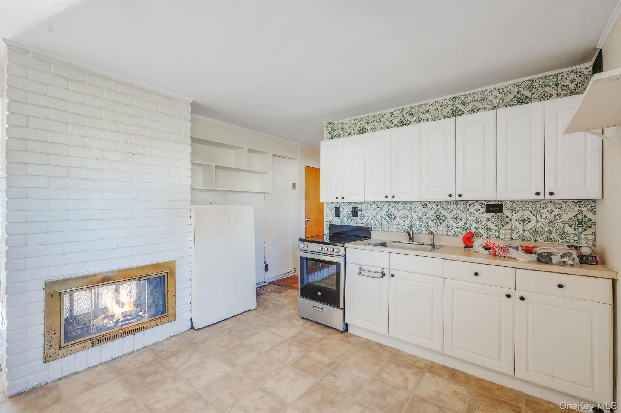 #4 photo, 231 Blacksmith Road, Levittown , NY 11756