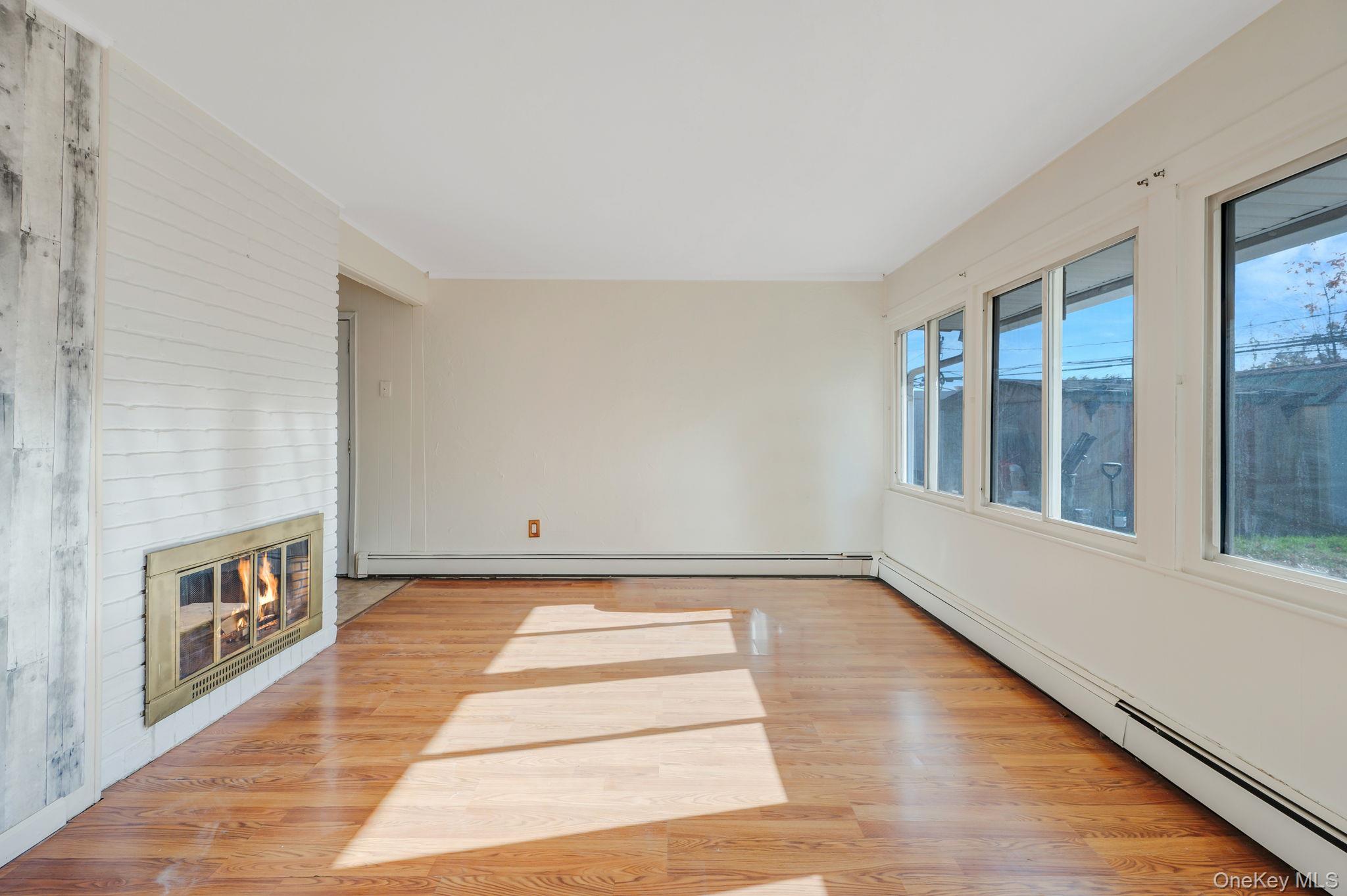 #7 photo, 231 Blacksmith Road, Levittown , NY 11756