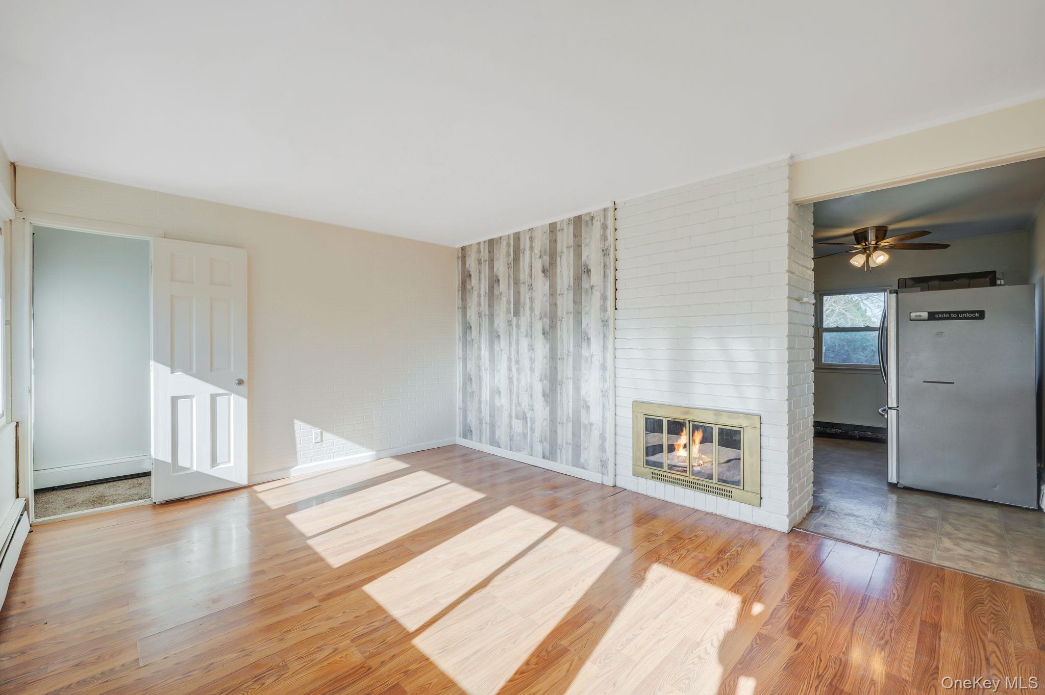 #9 photo, 231 Blacksmith Road, Levittown , NY 11756