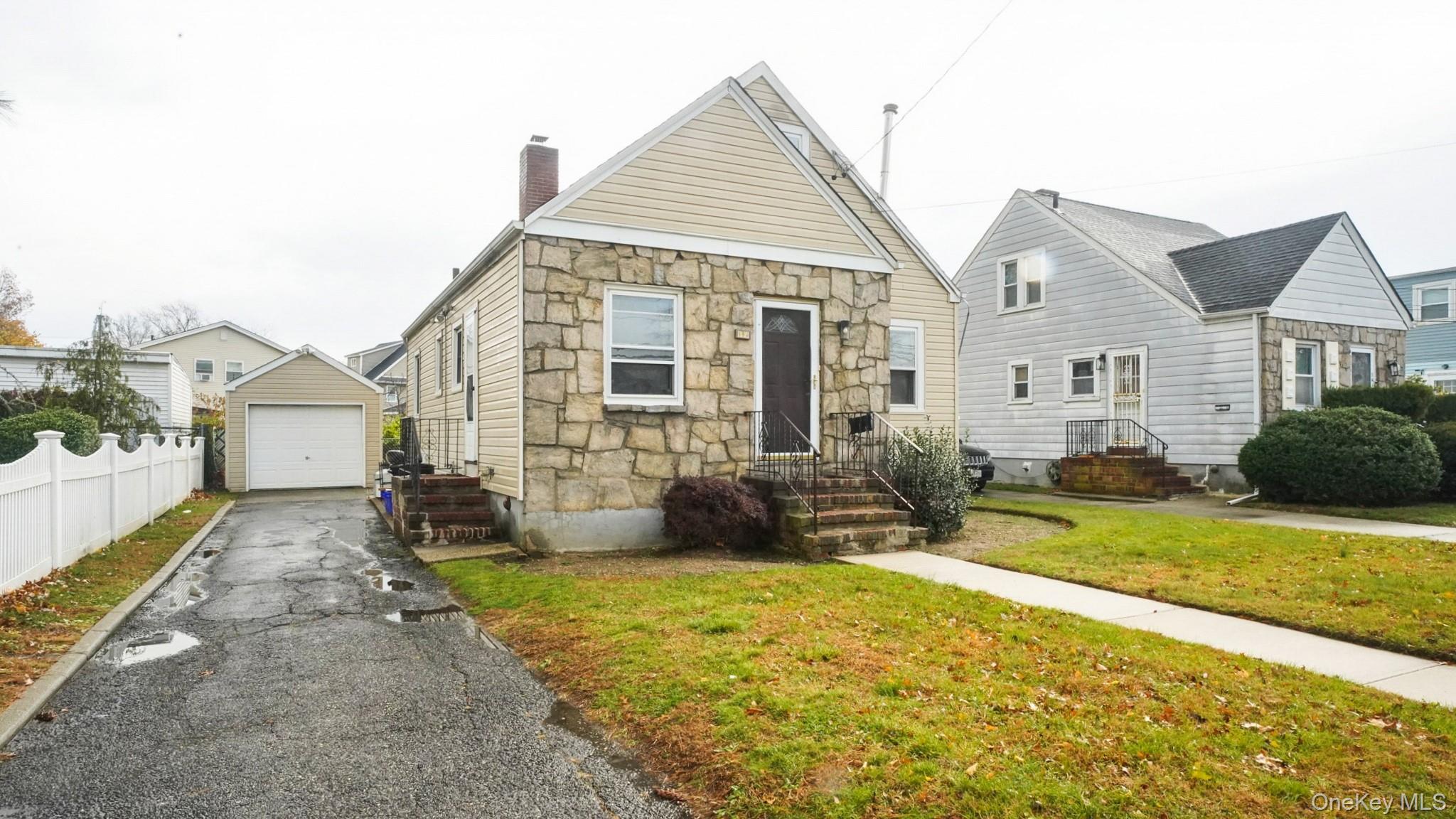 #11 photo, 150 Pennsylvania Avenue, Roosevelt , NY 11575