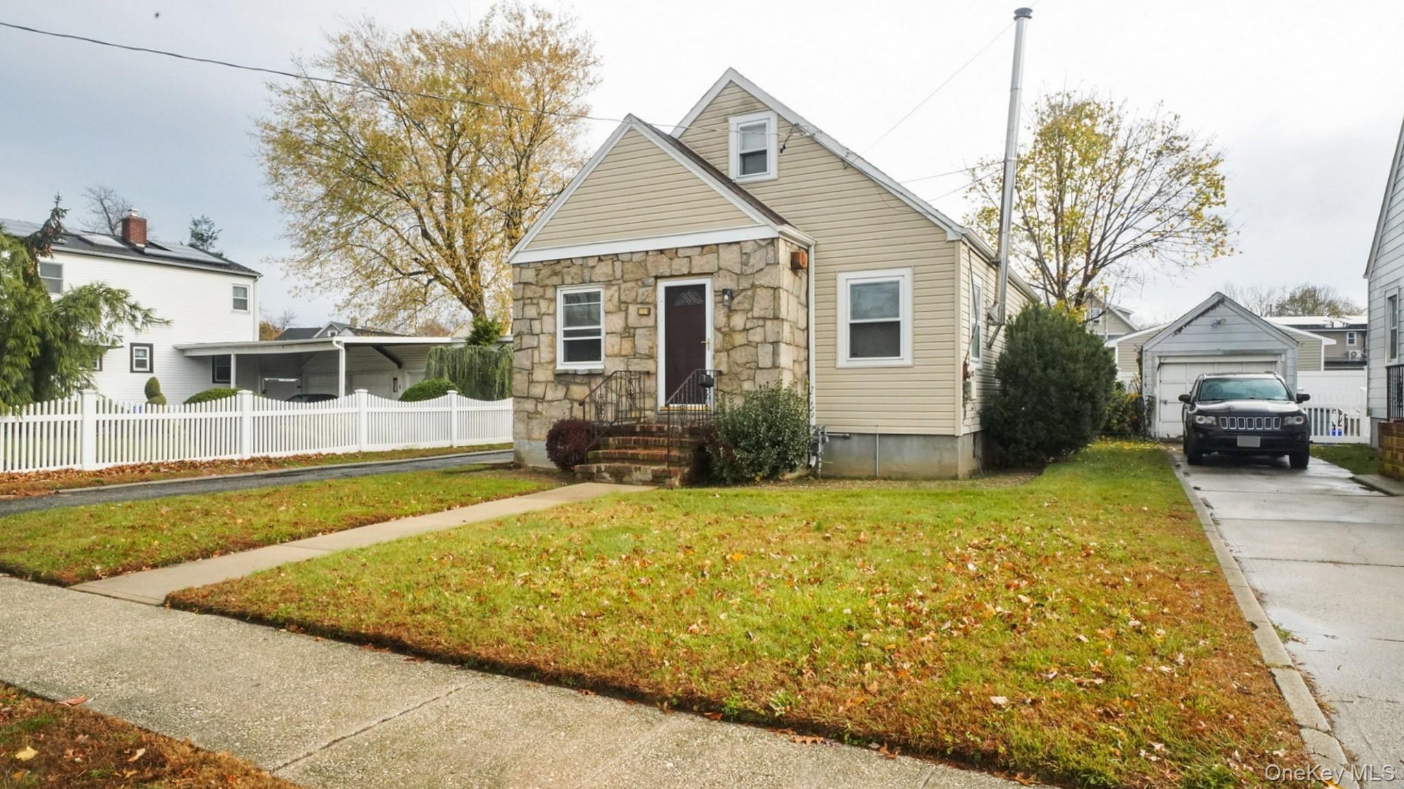 #12 photo, 150 Pennsylvania Avenue, Roosevelt , NY 11575