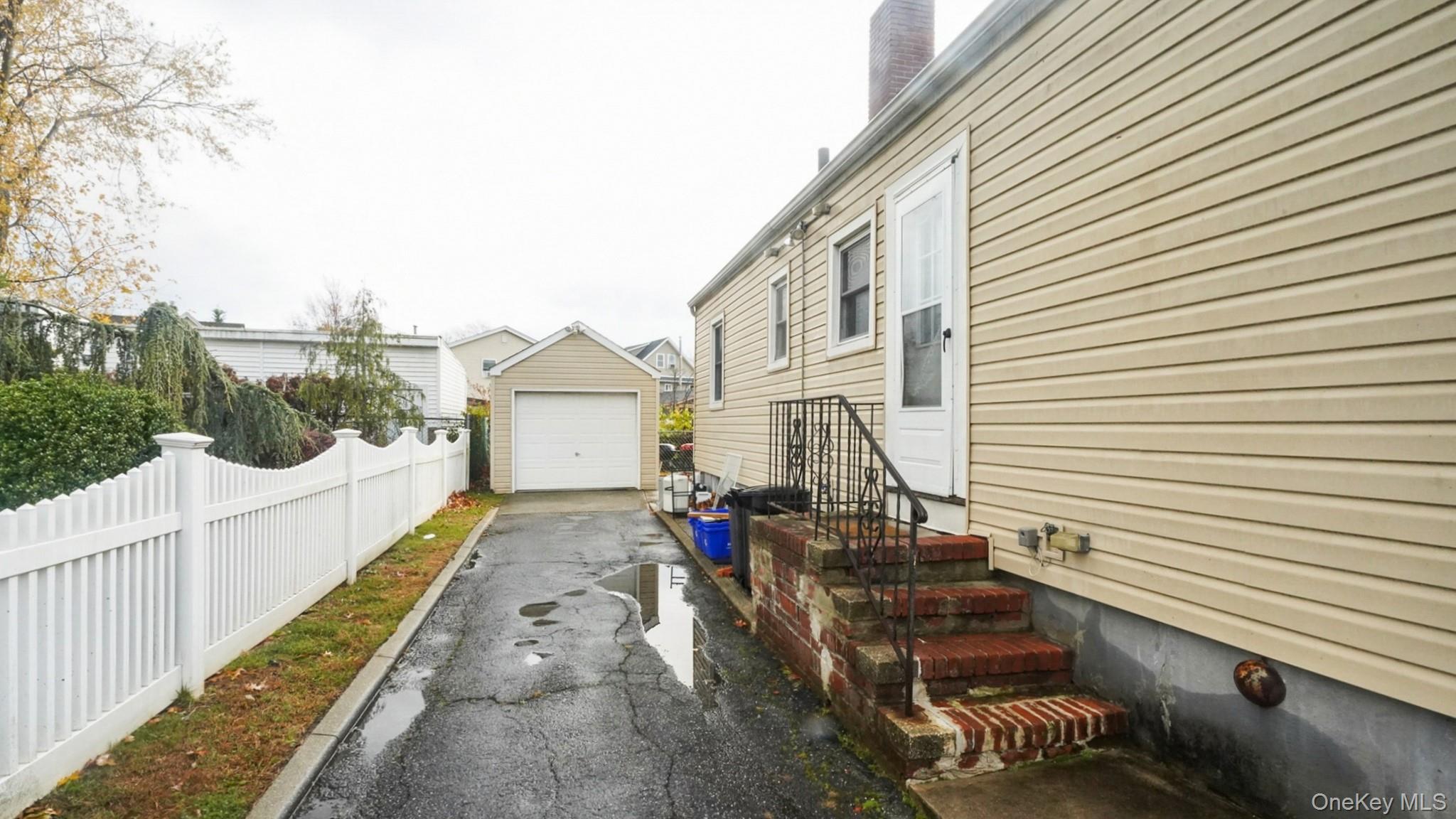 #14 photo, 150 Pennsylvania Avenue, Roosevelt , NY 11575