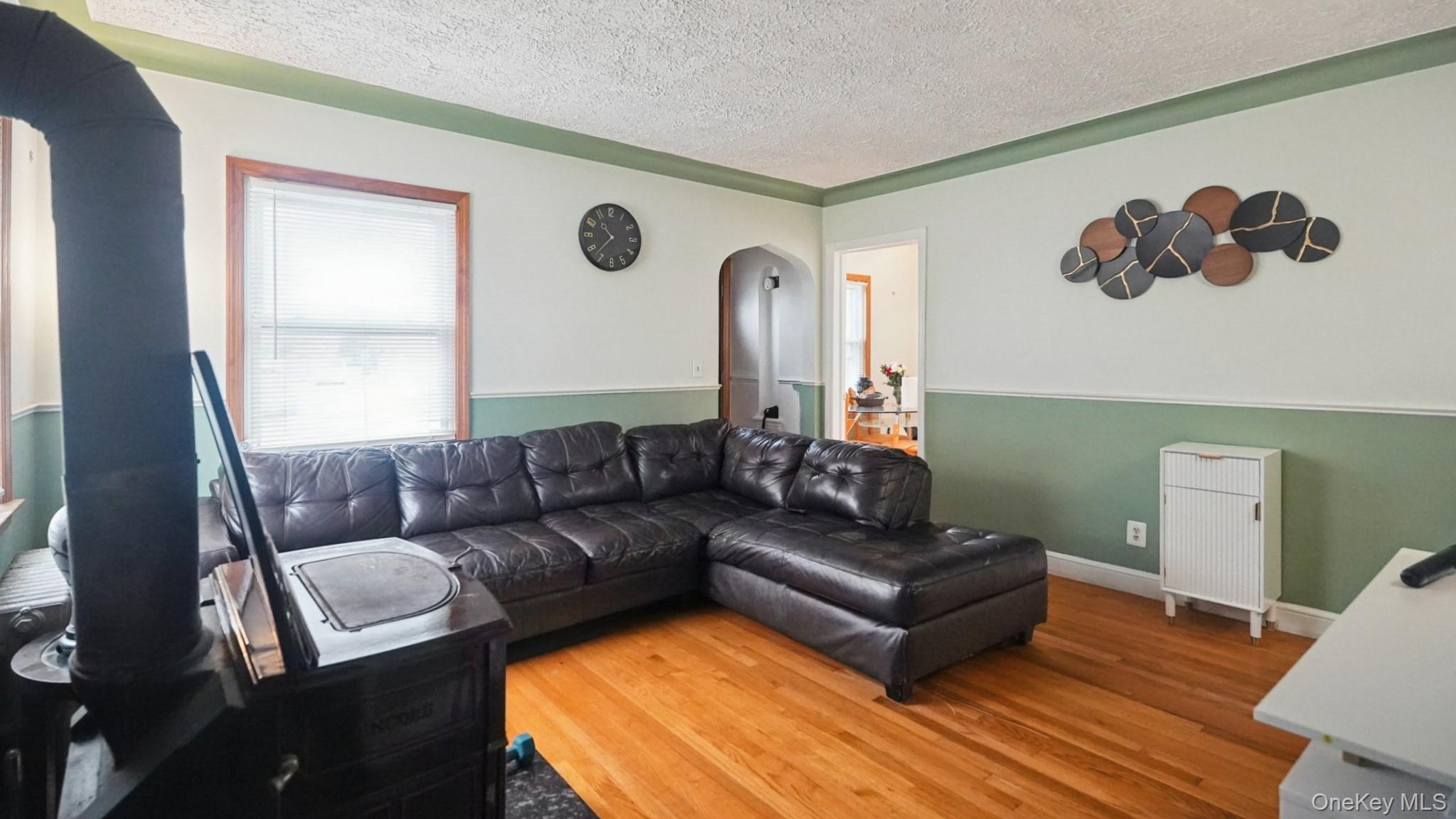 #4 photo, 150 Pennsylvania Avenue, Roosevelt , NY 11575