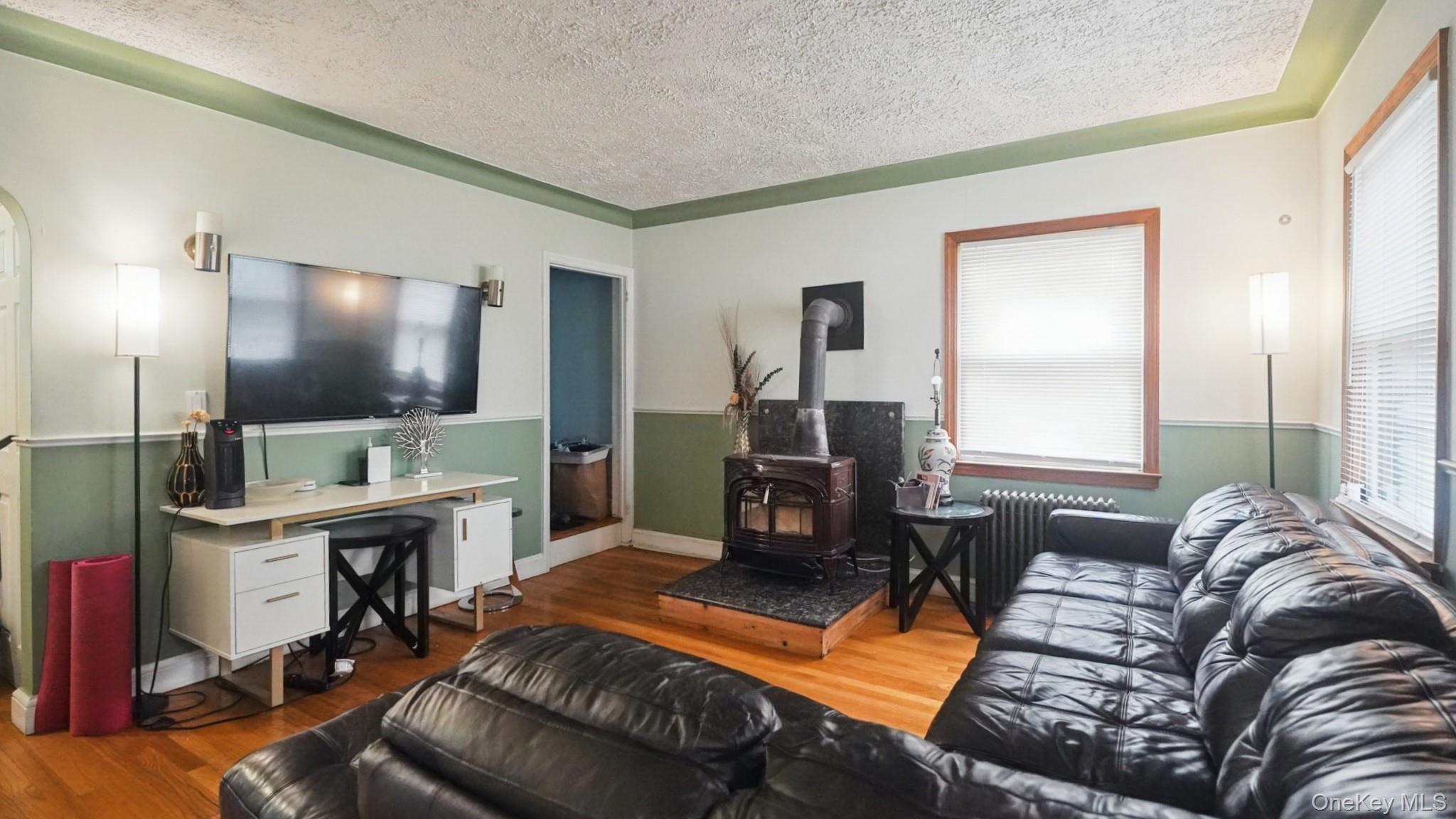 #5 photo, 150 Pennsylvania Avenue, Roosevelt , NY 11575