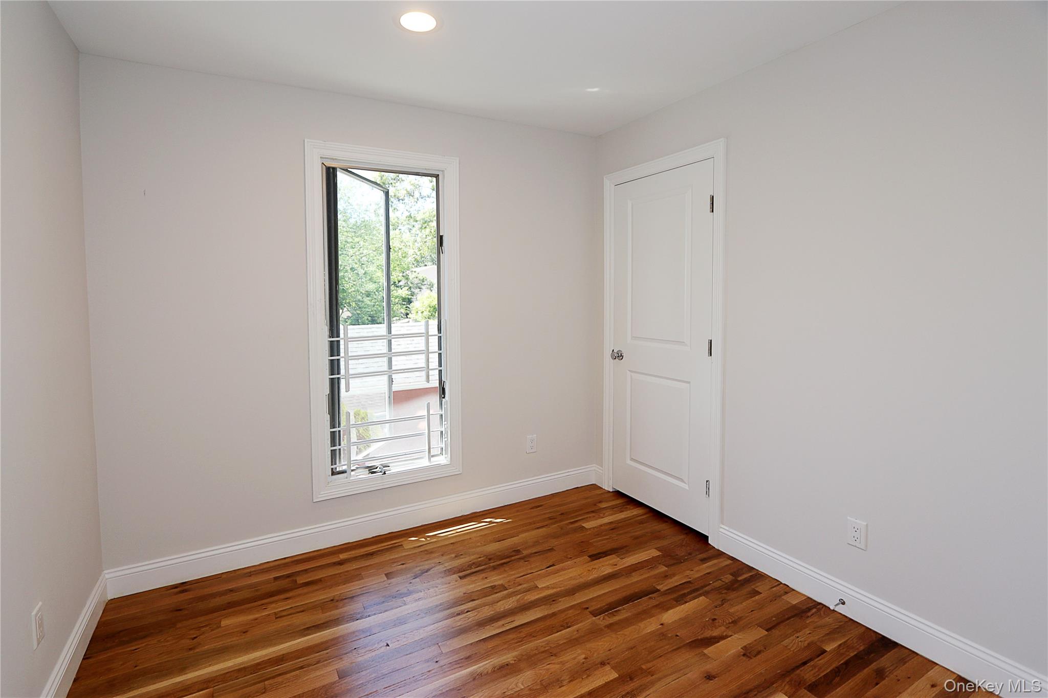 #9 photo, 77 Juniper Road, Port Washington , NY 11050