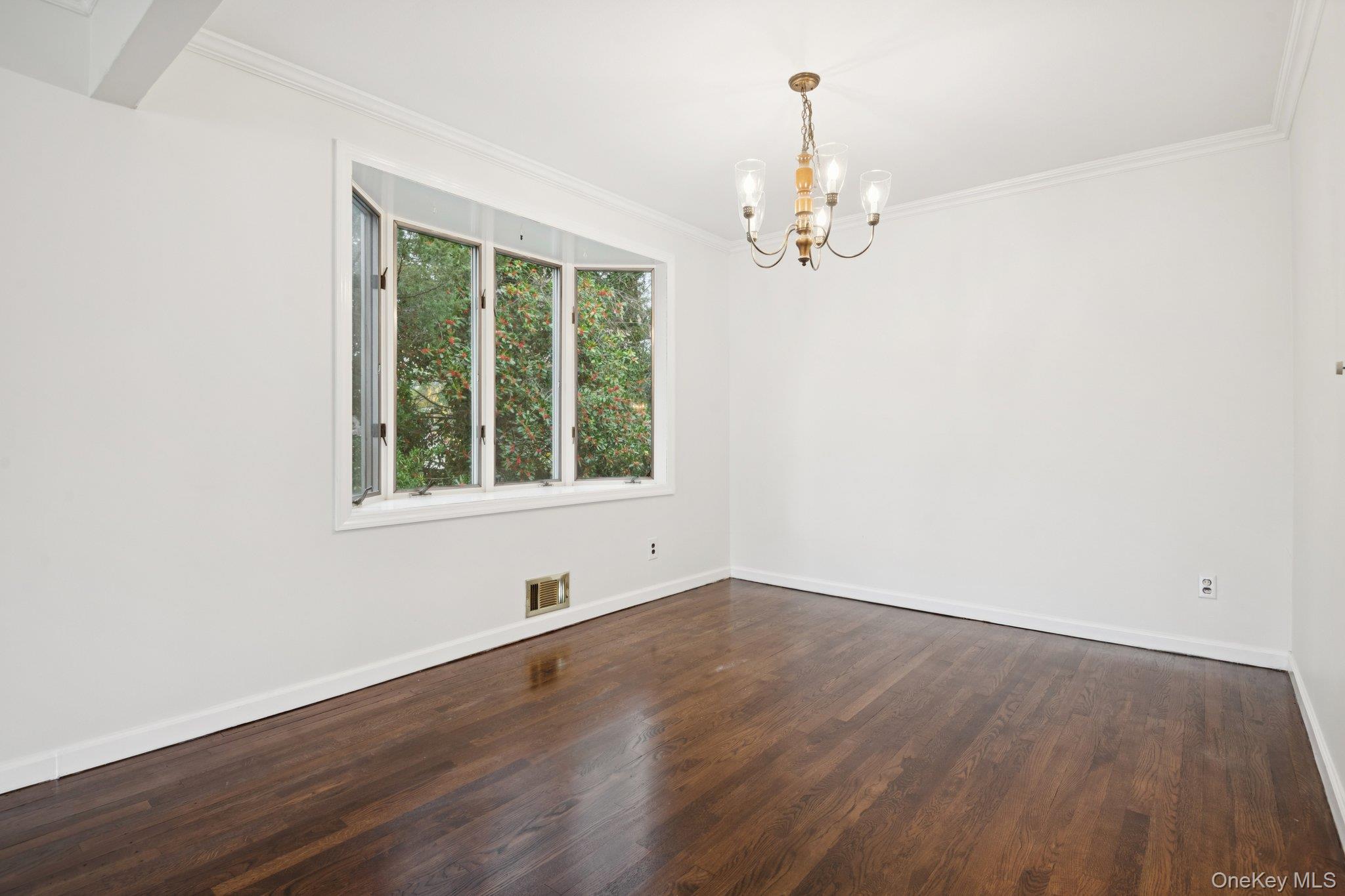 #11 photo, 23 Tiffany Lane, Smithtown , NY 11787