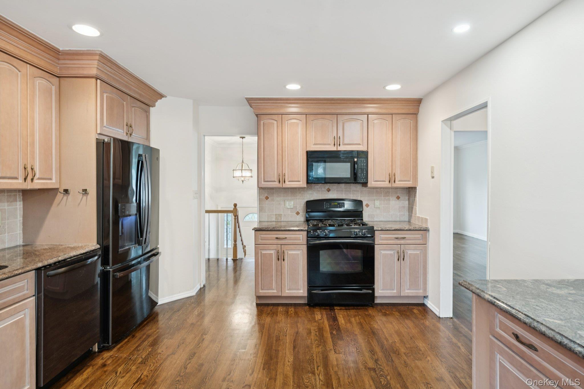 #14 photo, 23 Tiffany Lane, Smithtown , NY 11787