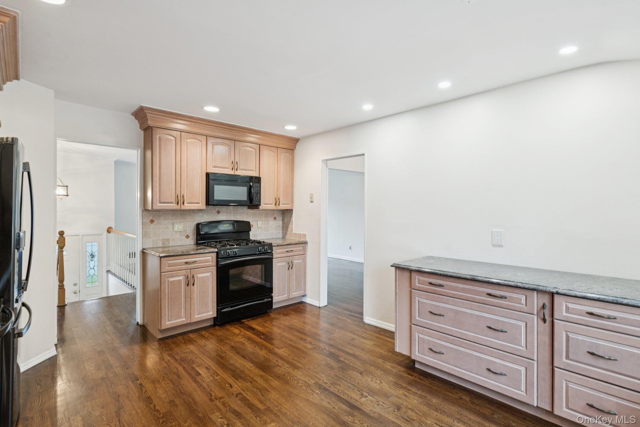 #15 photo, 23 Tiffany Lane, Smithtown , NY 11787