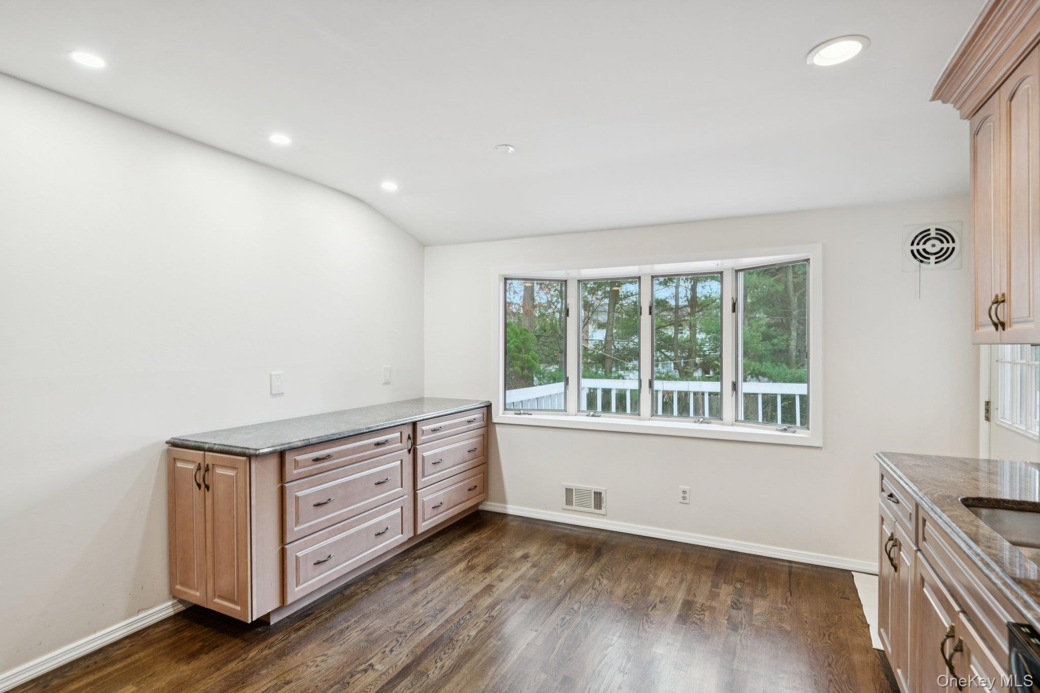 #16 photo, 23 Tiffany Lane, Smithtown , NY 11787