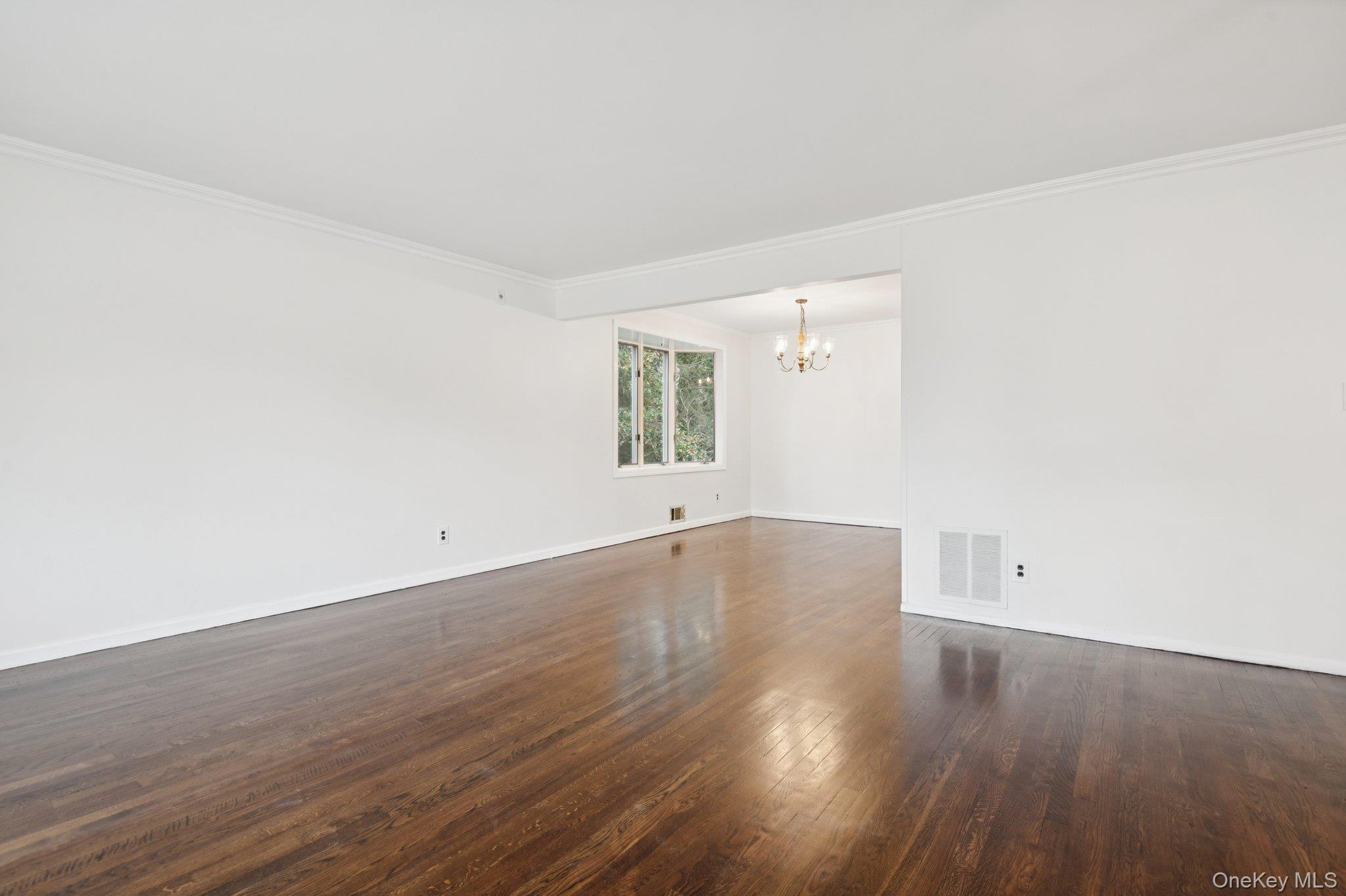 #6 photo, 23 Tiffany Lane, Smithtown , NY 11787