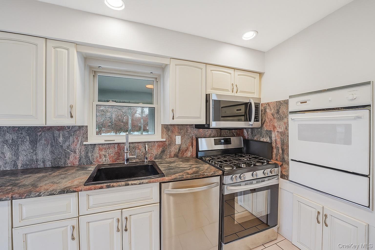 #10 photo, 15 Arleigh Road, サフォーク郡 East Northport , NY 11731