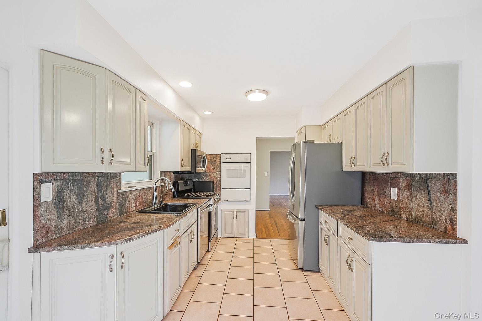 #9 photo, 15 Arleigh Road, サフォーク郡 East Northport , NY 11731