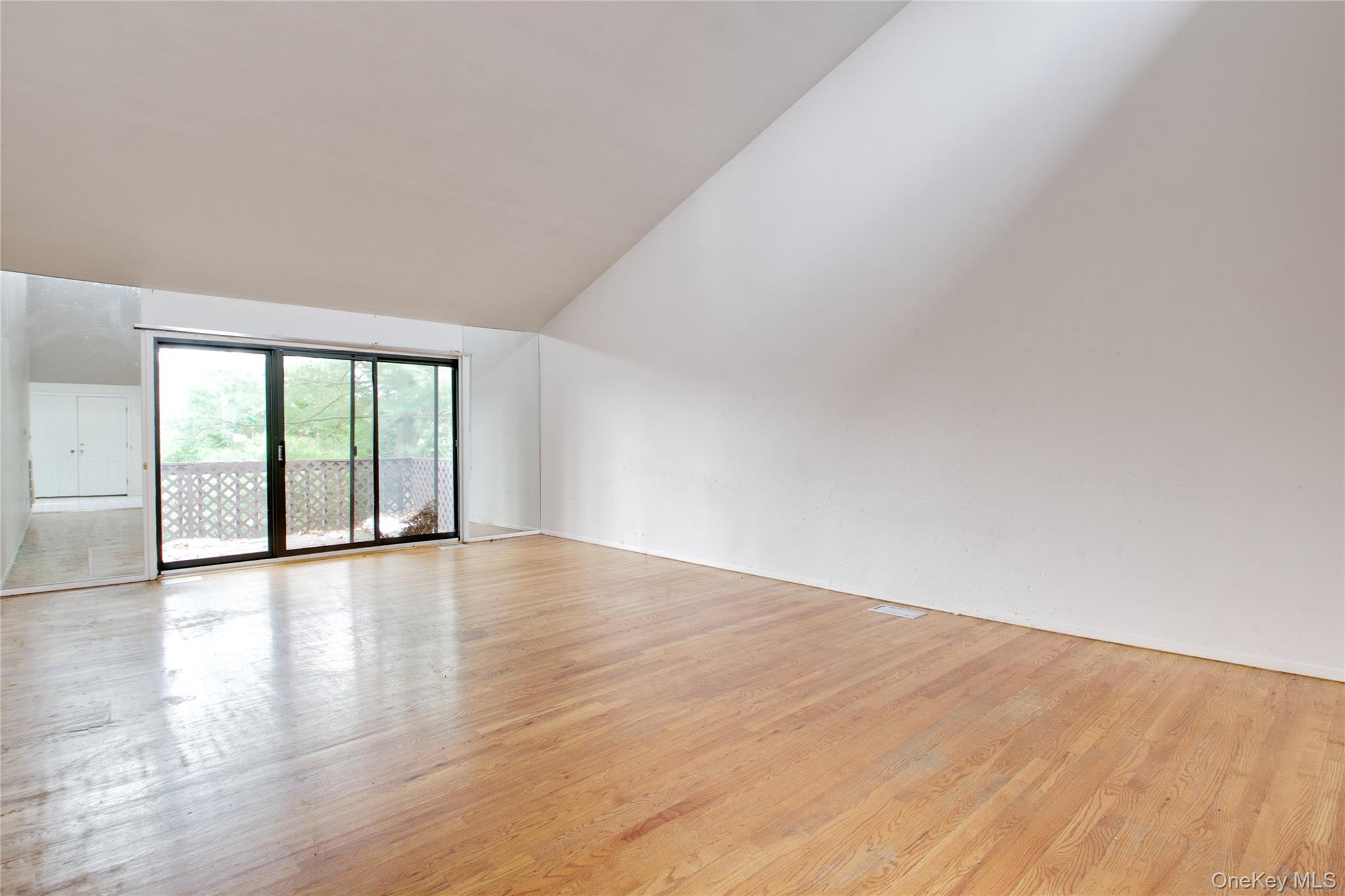 #5 photo, 29 Woodland Drive, Roslyn , NY 11576