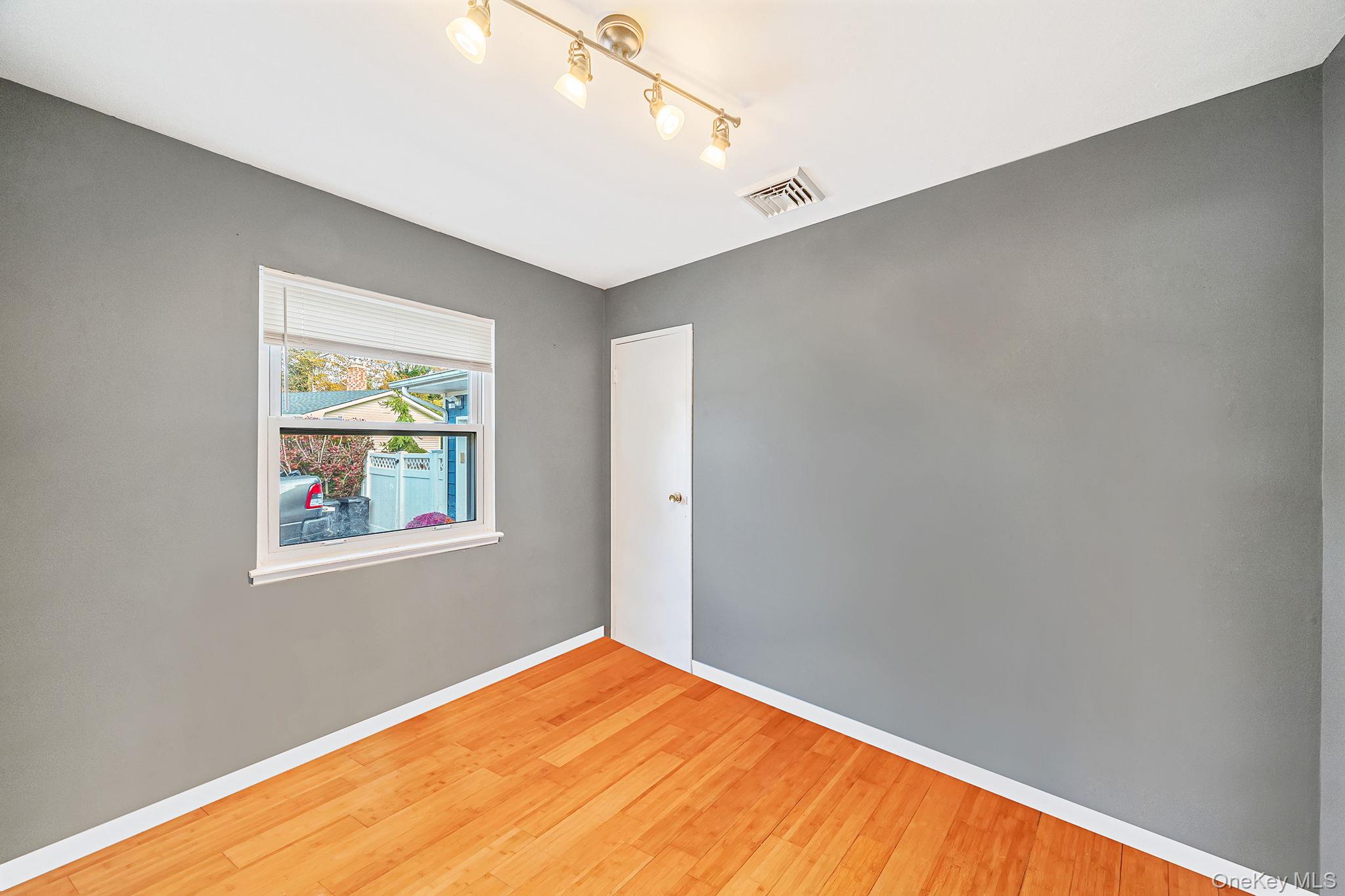 #20 photo, 7 Hester Lane, Ronkonkoma , NY 11779