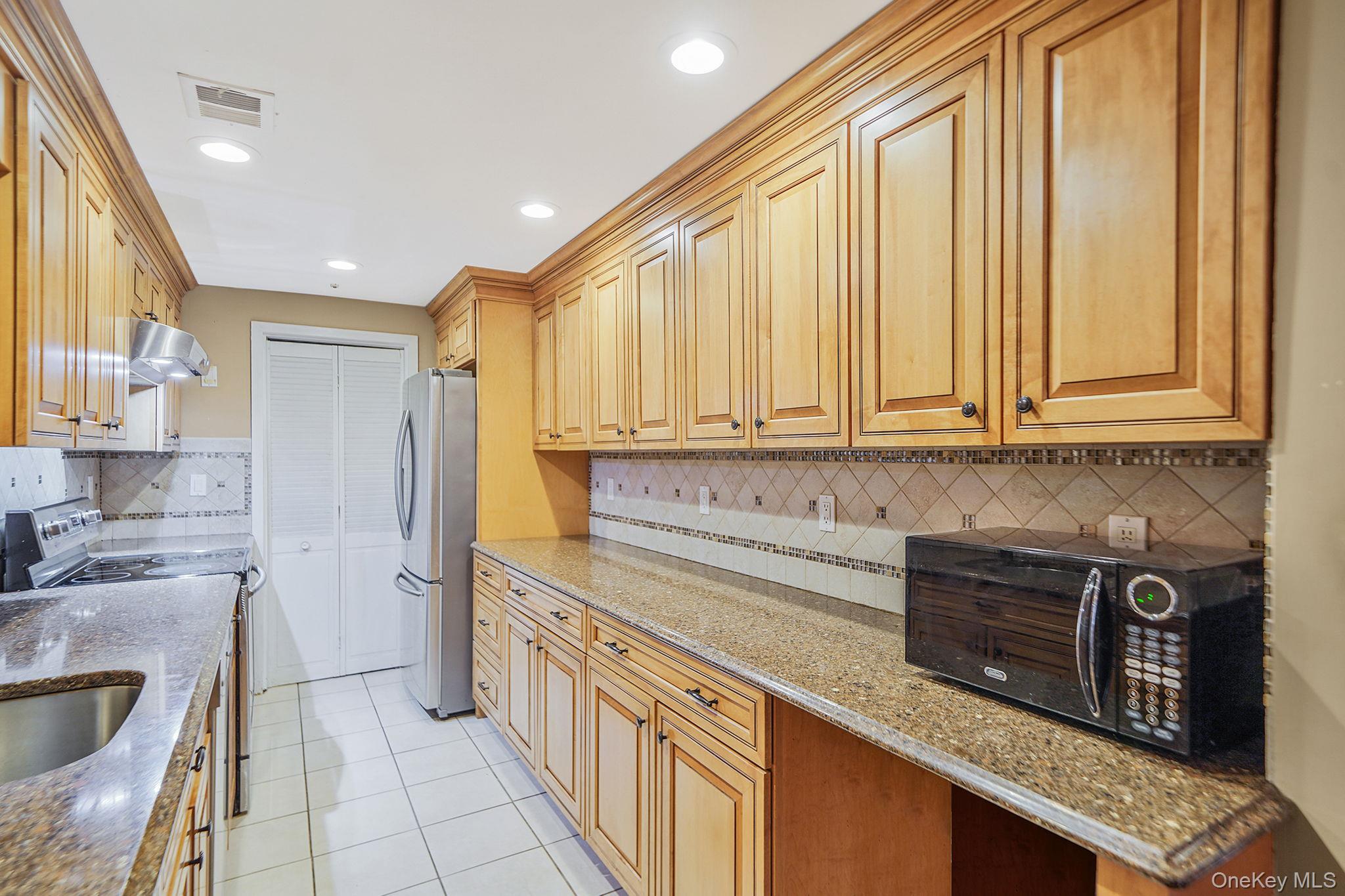 #12 photo, 320 Woodland Court, Coram , NY 11727