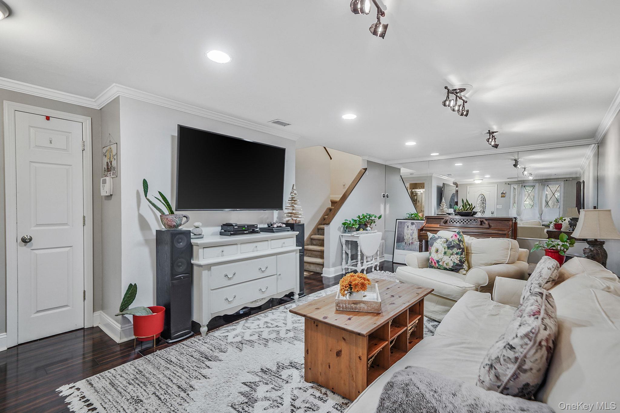 #5 photo, 320 Woodland Court, Coram , NY 11727