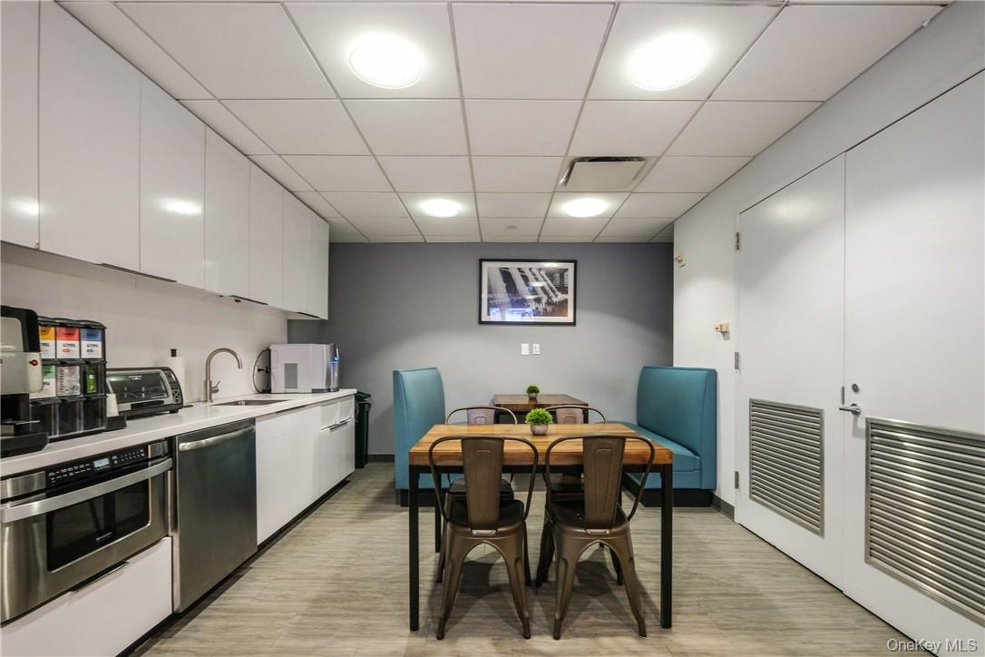 #20 photo, 1270 Avenue of Americas, New York (Manhattan) , NY 10020