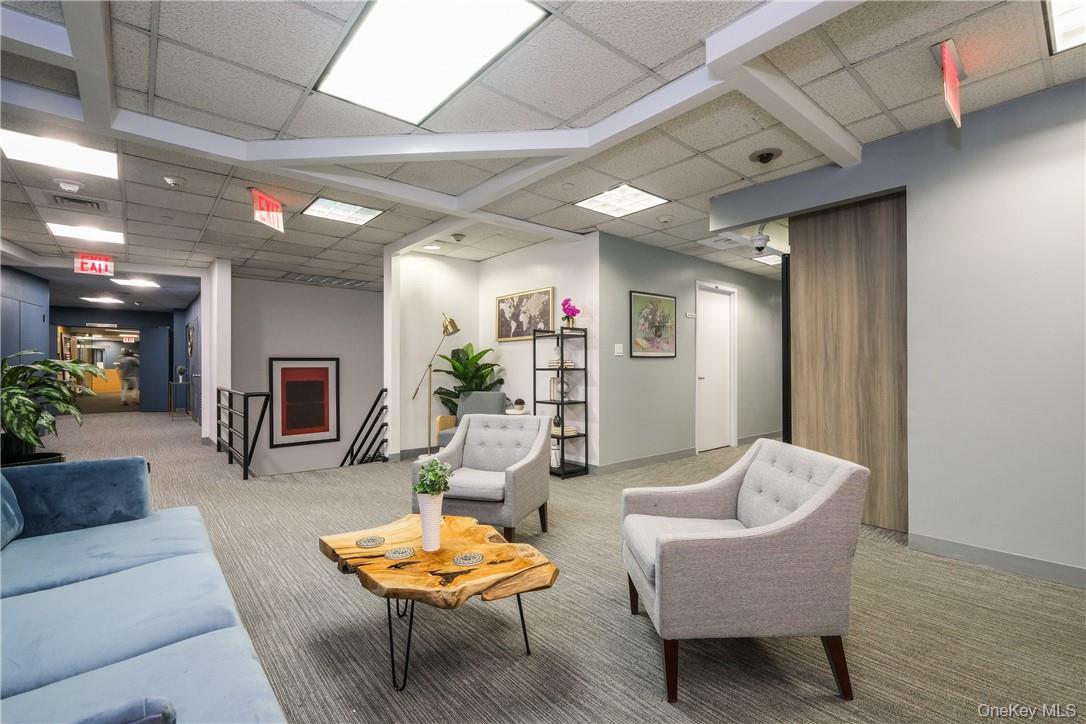 #13 photo, 1350 Avenue of Americas, New York (Manhattan) , NY 10019